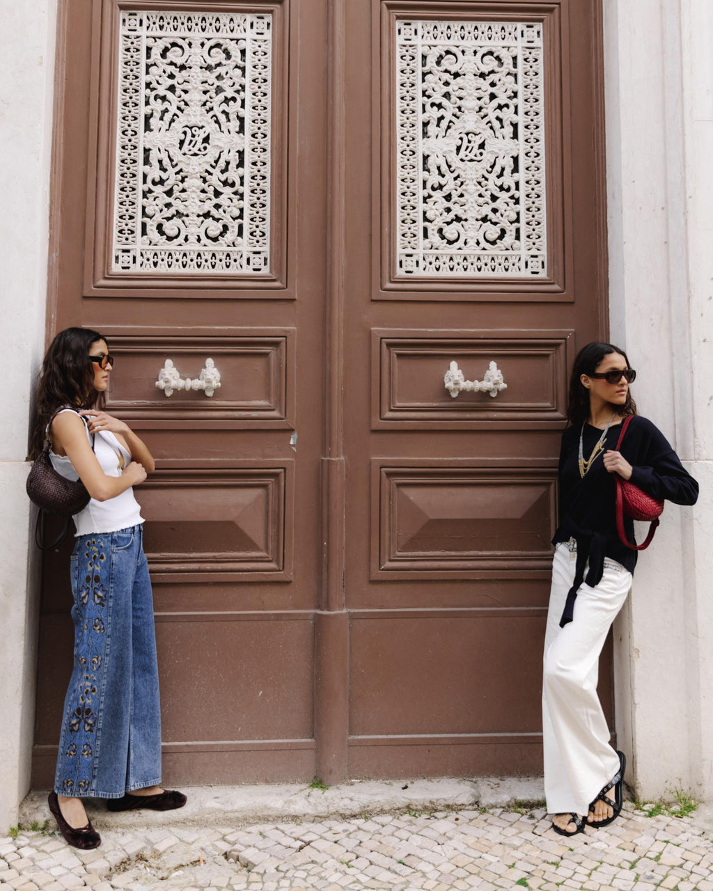 JEANS BORDADOS FLORES LATERALES