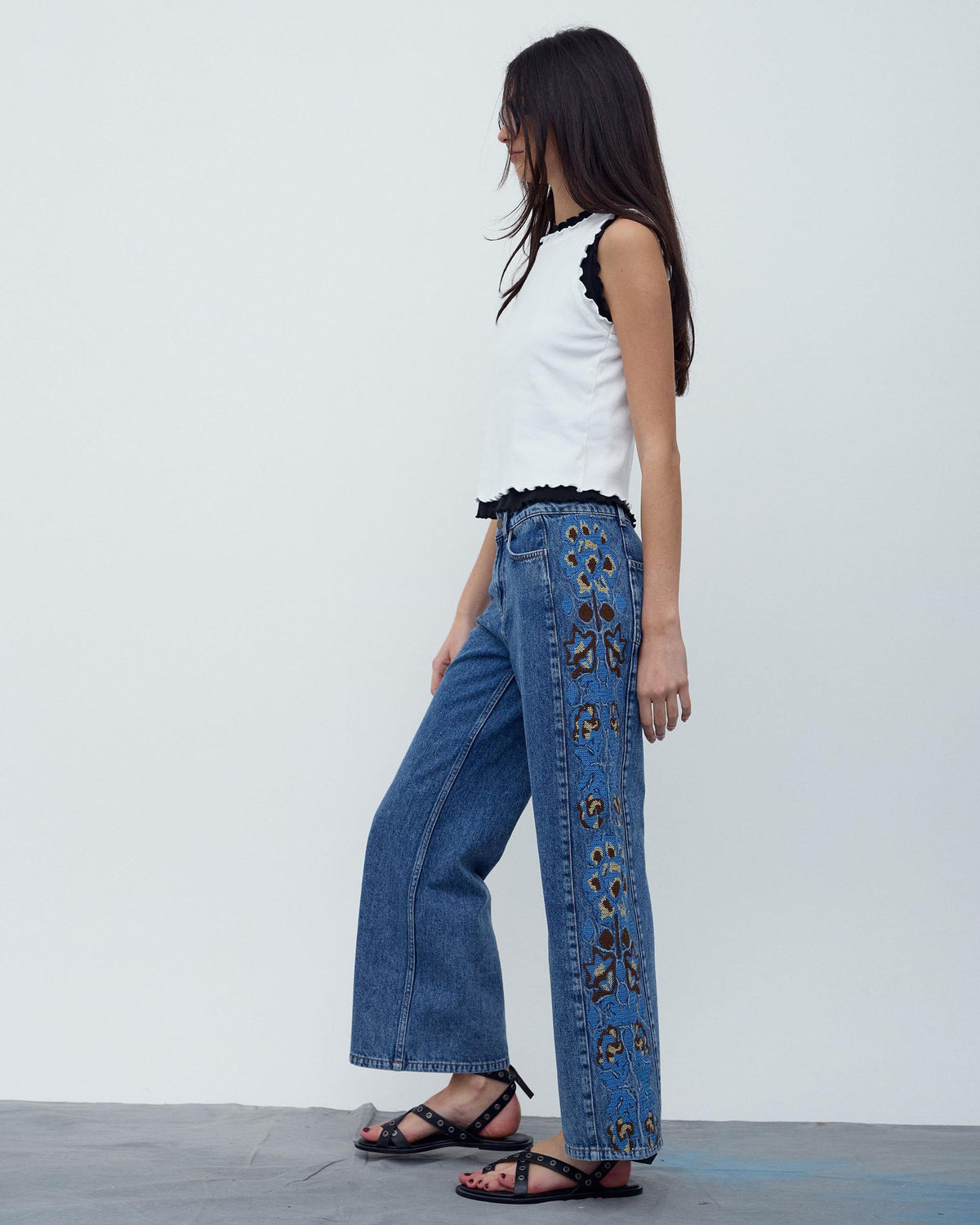 JEANS BORDADOS FLORES LATERALES