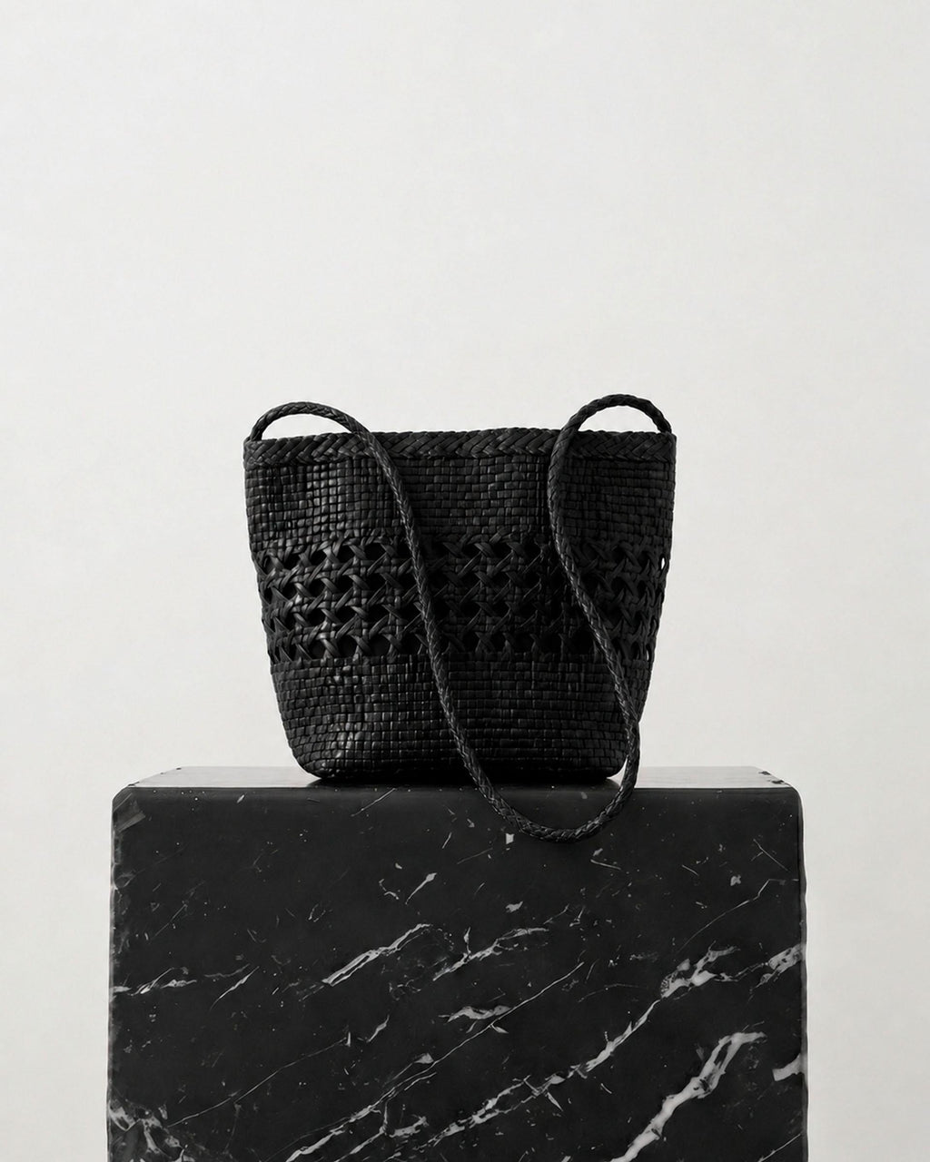 BOLSO BUCKET PIEL TRENZADA