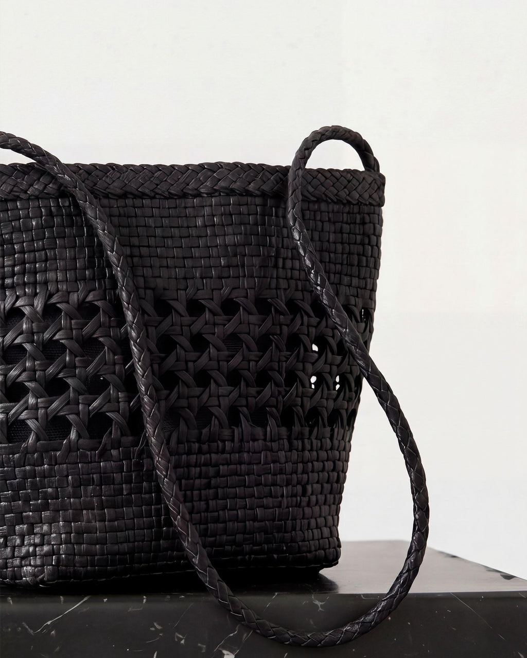 BOLSO BUCKET PIEL TRENZADA