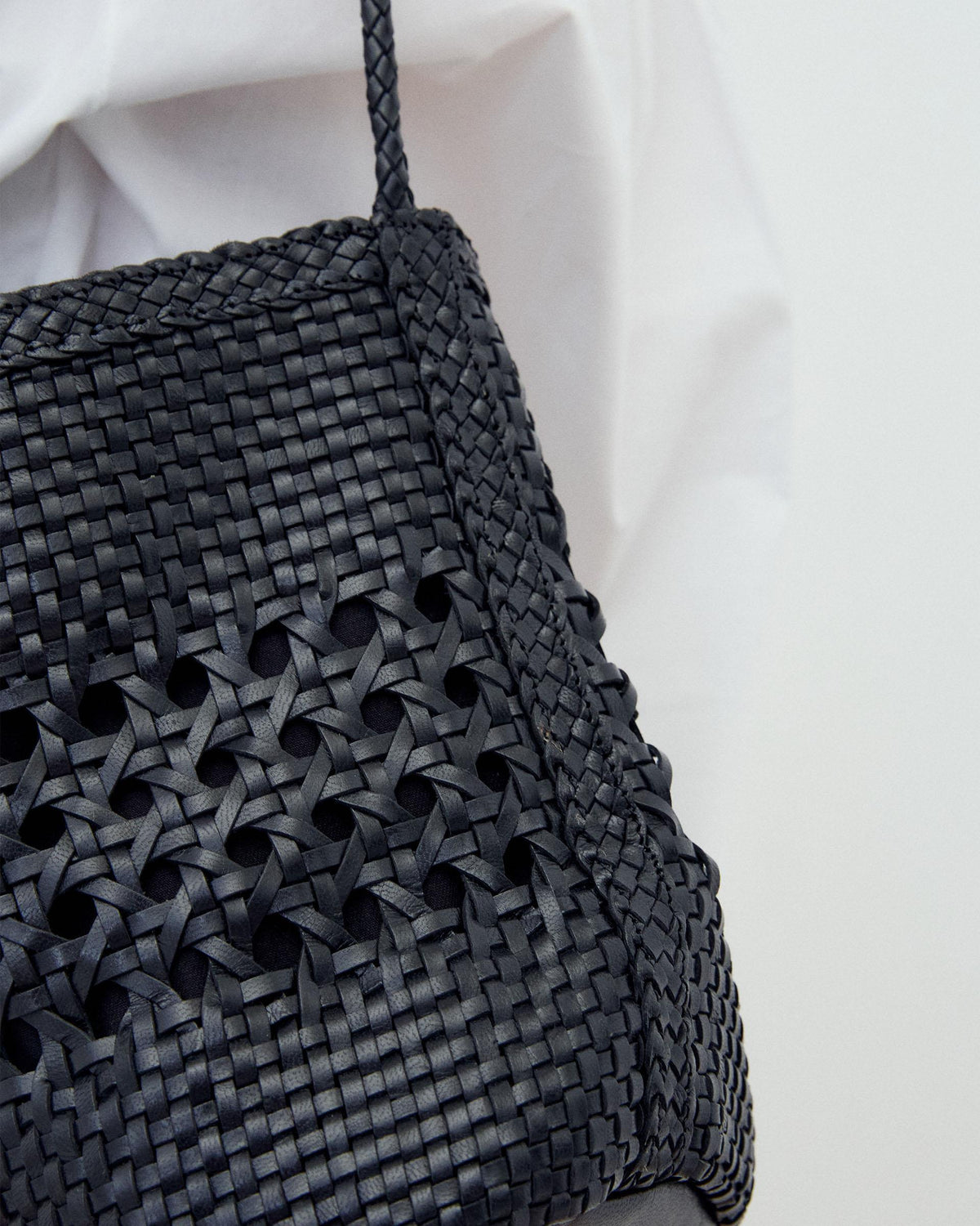 BOLSO BUCKET PIEL TRENZADA