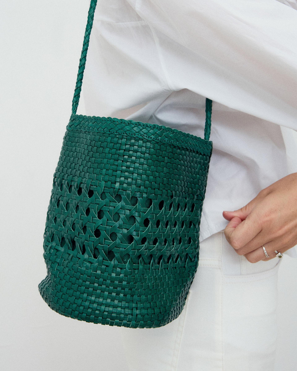 BOLSO BUCKET PIEL TRENZADA