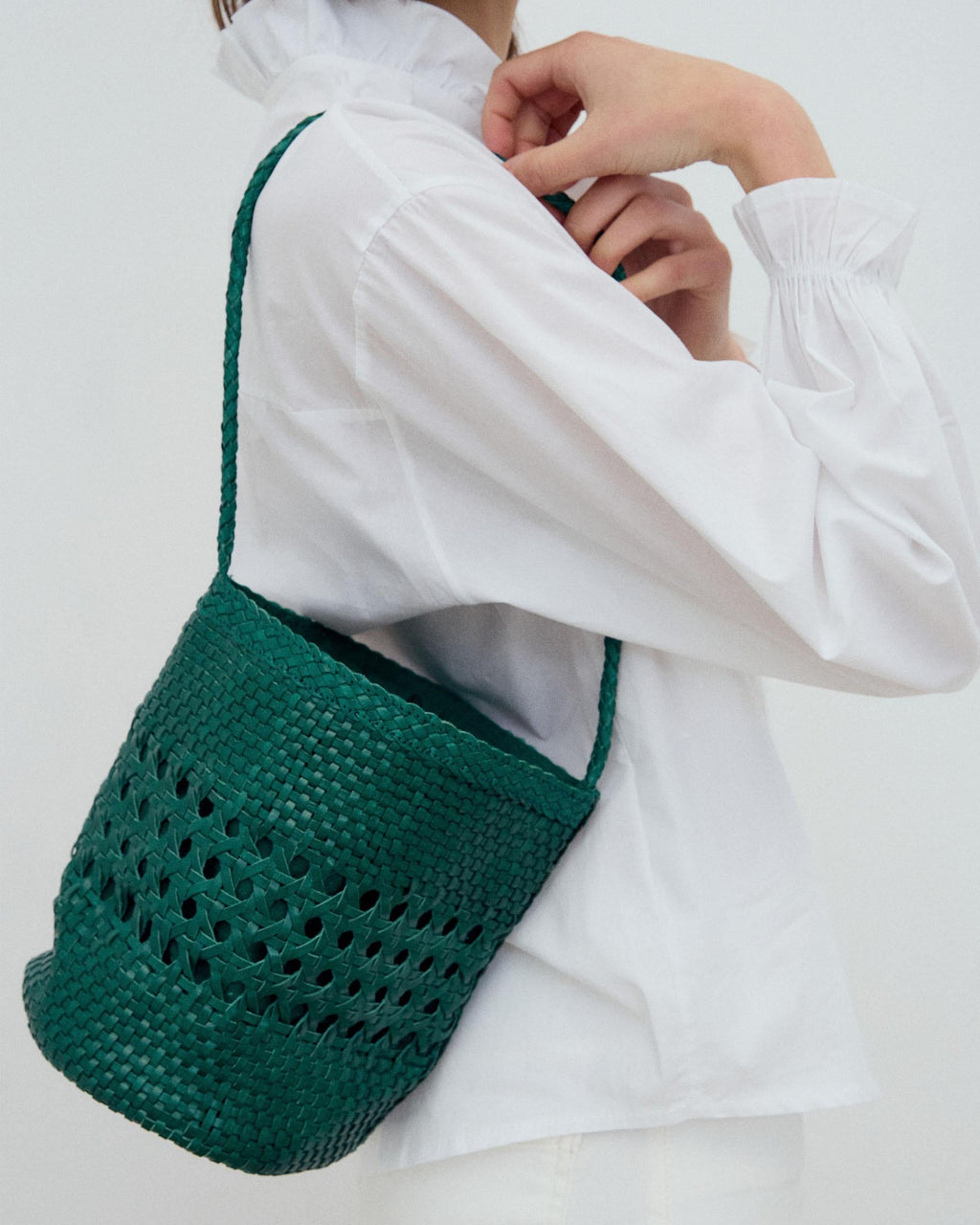 BOLSO BUCKET PIEL TRENZADA