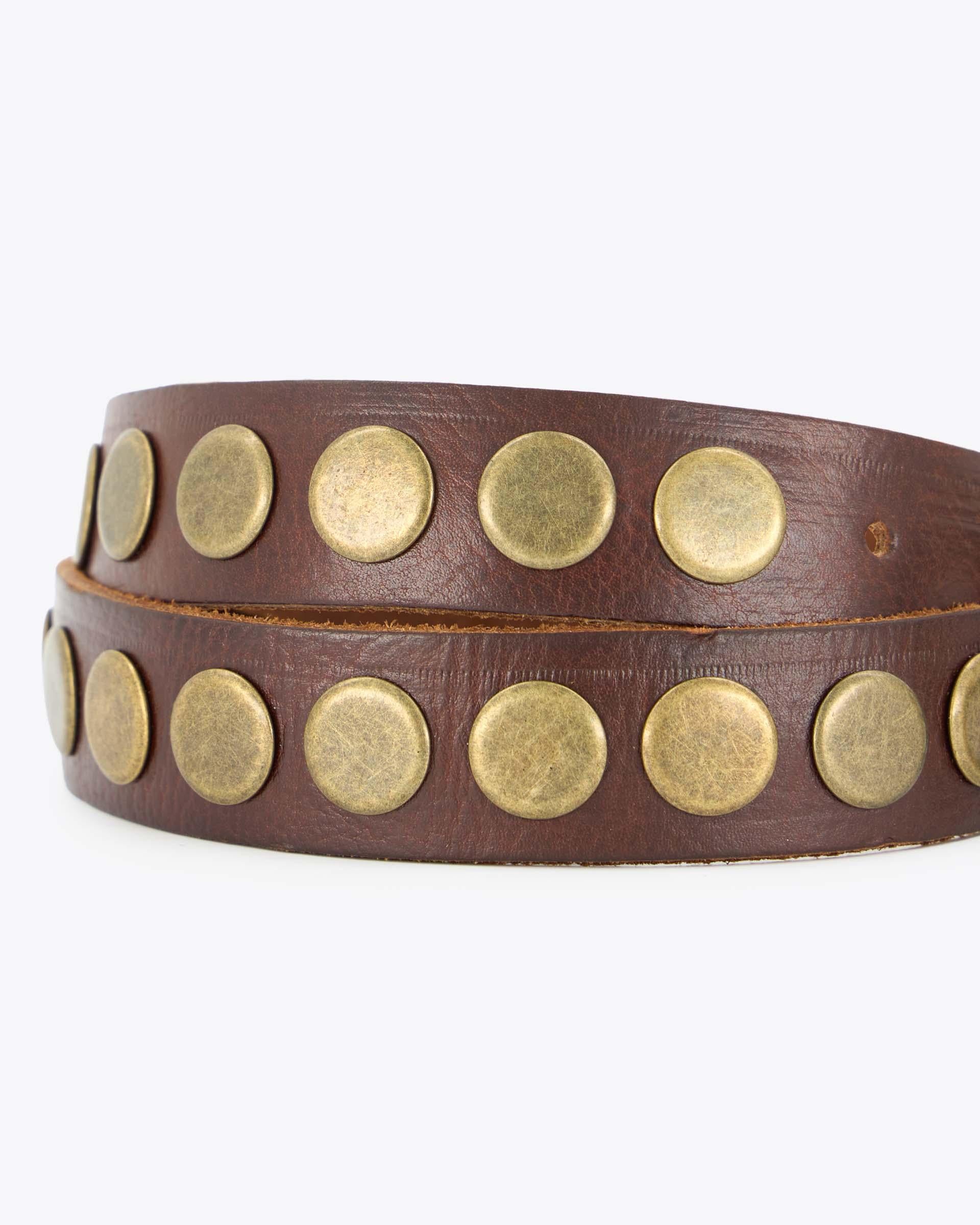 CINTURÓN DE CUERO FINO TACHAS REDONDAS