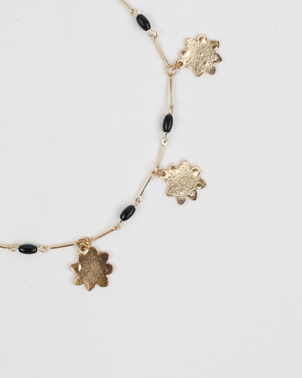 Collar Corto Flores Perlas Oro