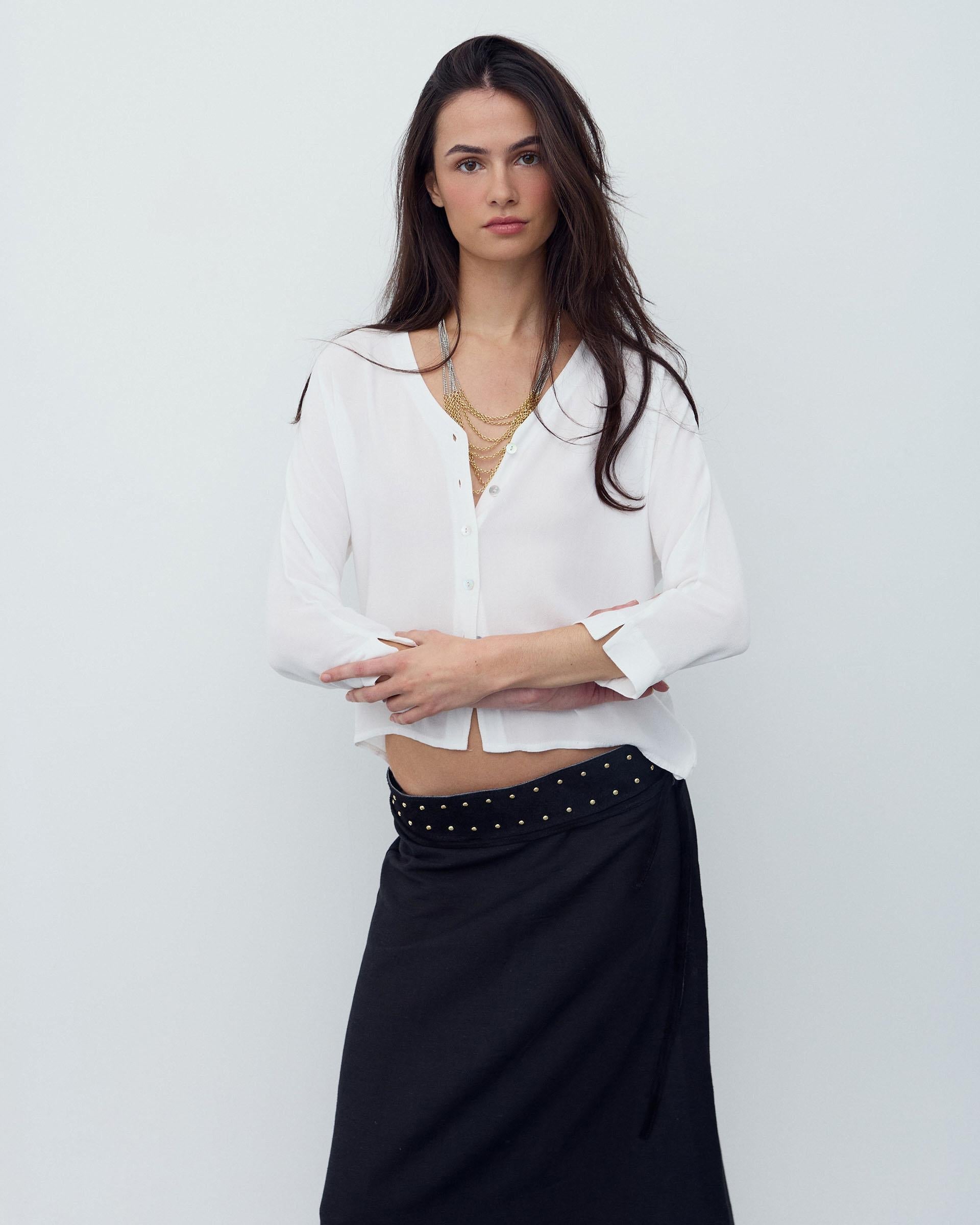 BLUSA BASICA ESCOTE PICO
