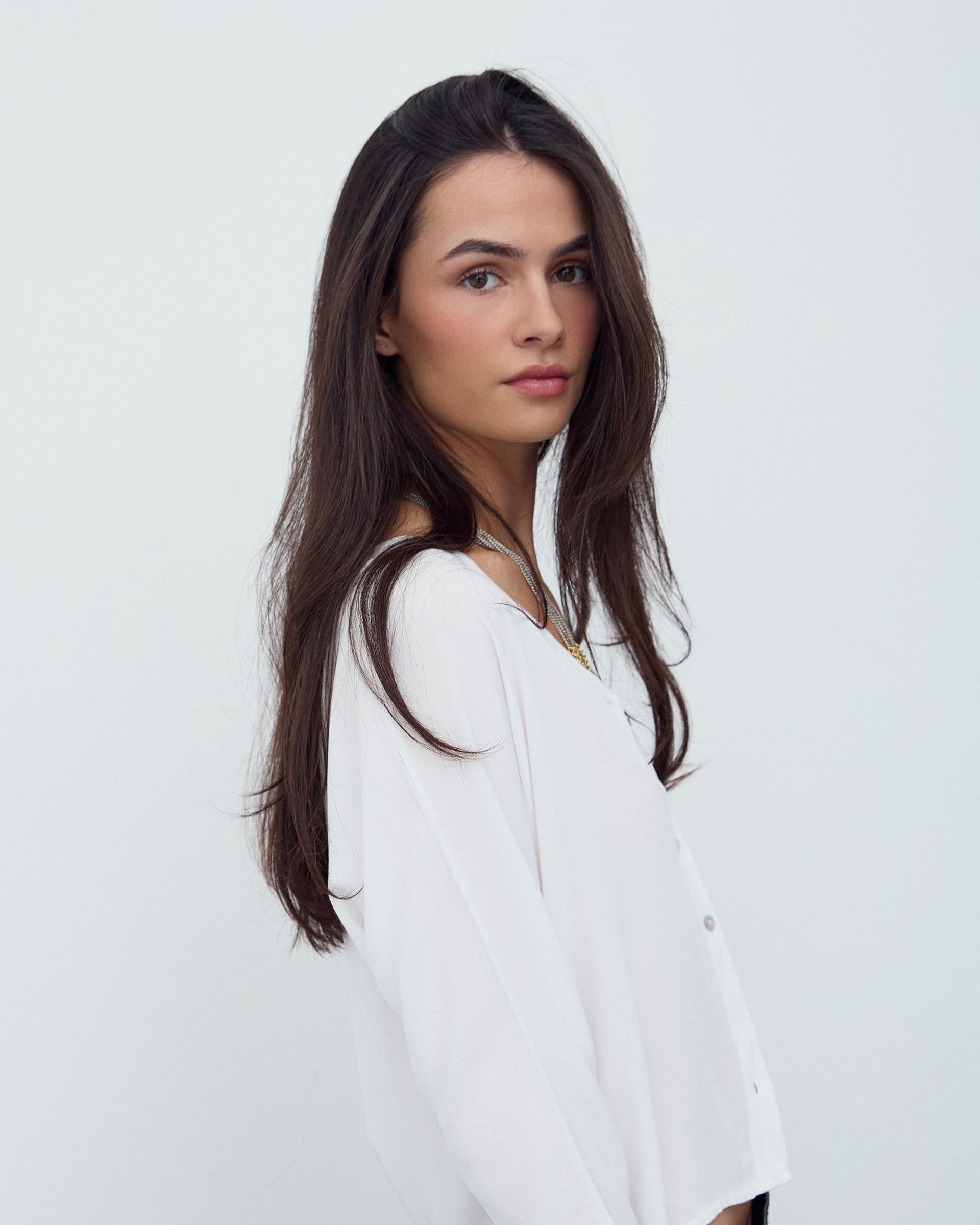 BLUSA BASICA ESCOTE PICO