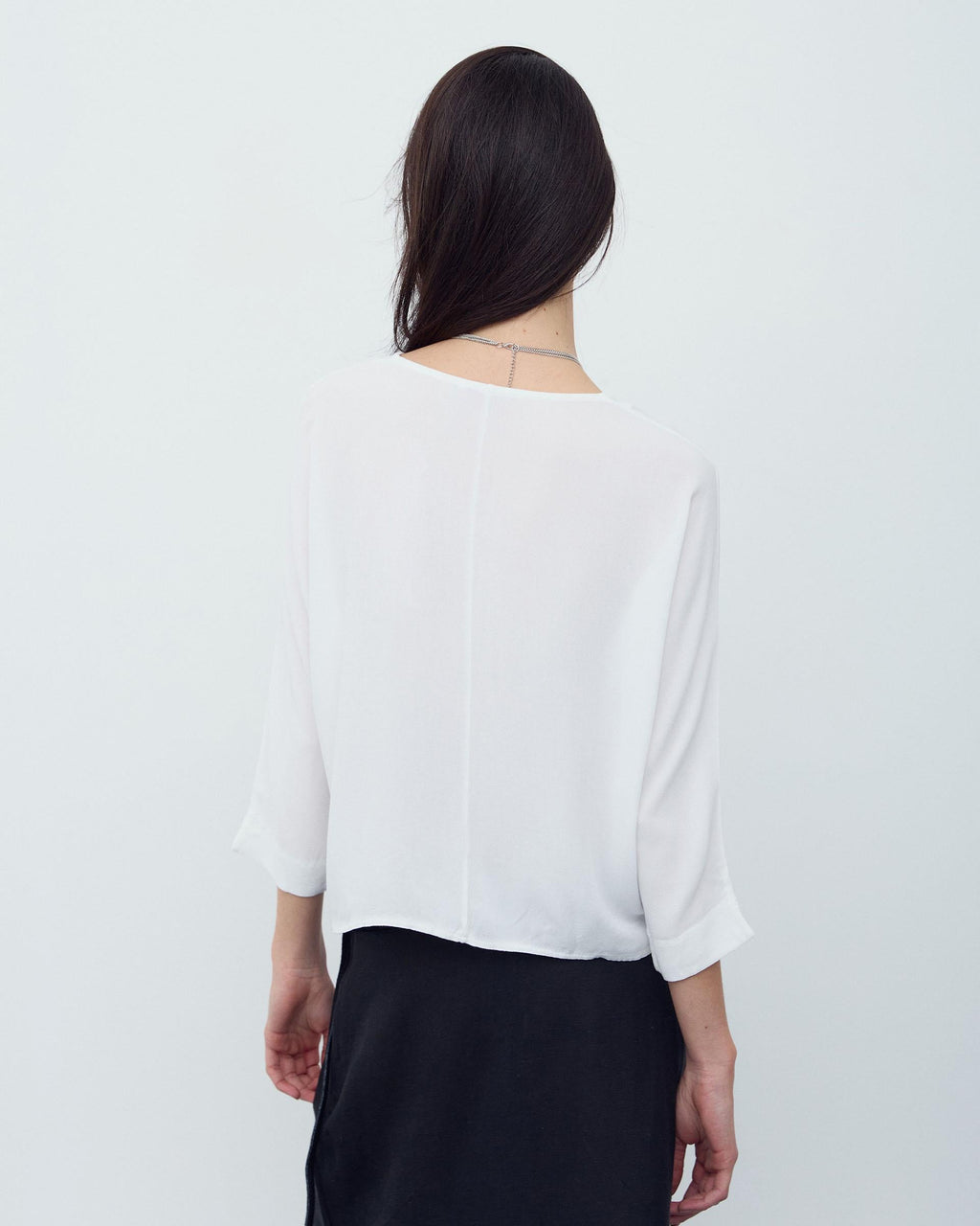 BLUSA BASICA ESCOTE PICO