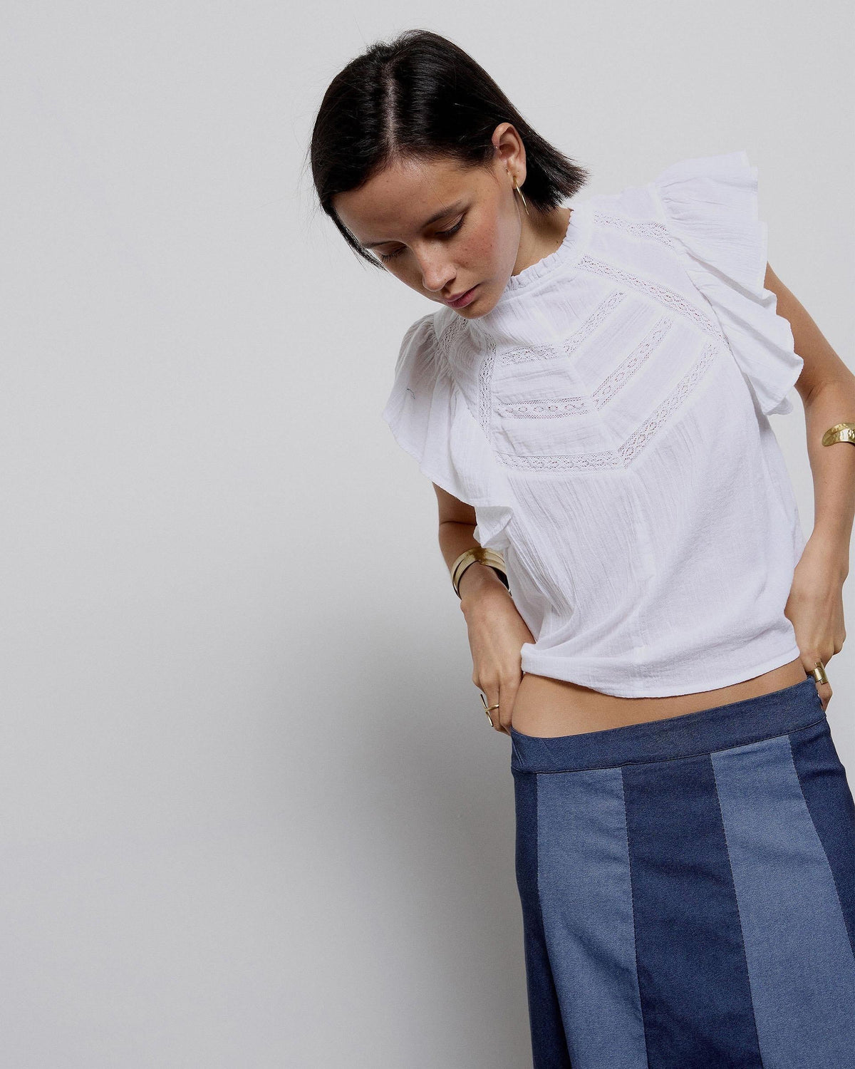 BLUSA MANGA CORTA VOLANTES PUNTILLAS