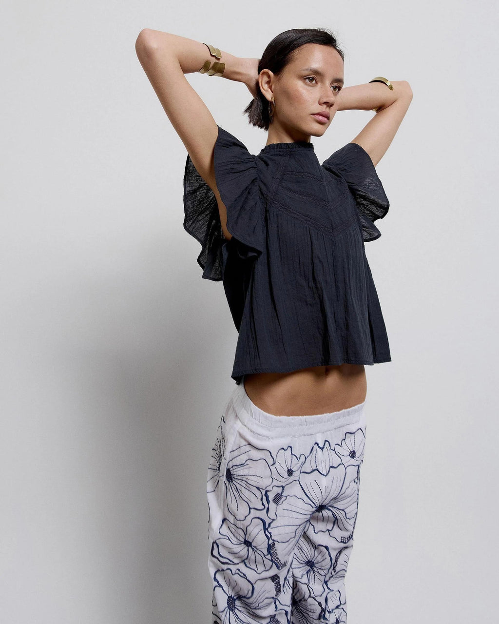 BLUSA MANGA CORTA VOLANTES PUNTILLAS