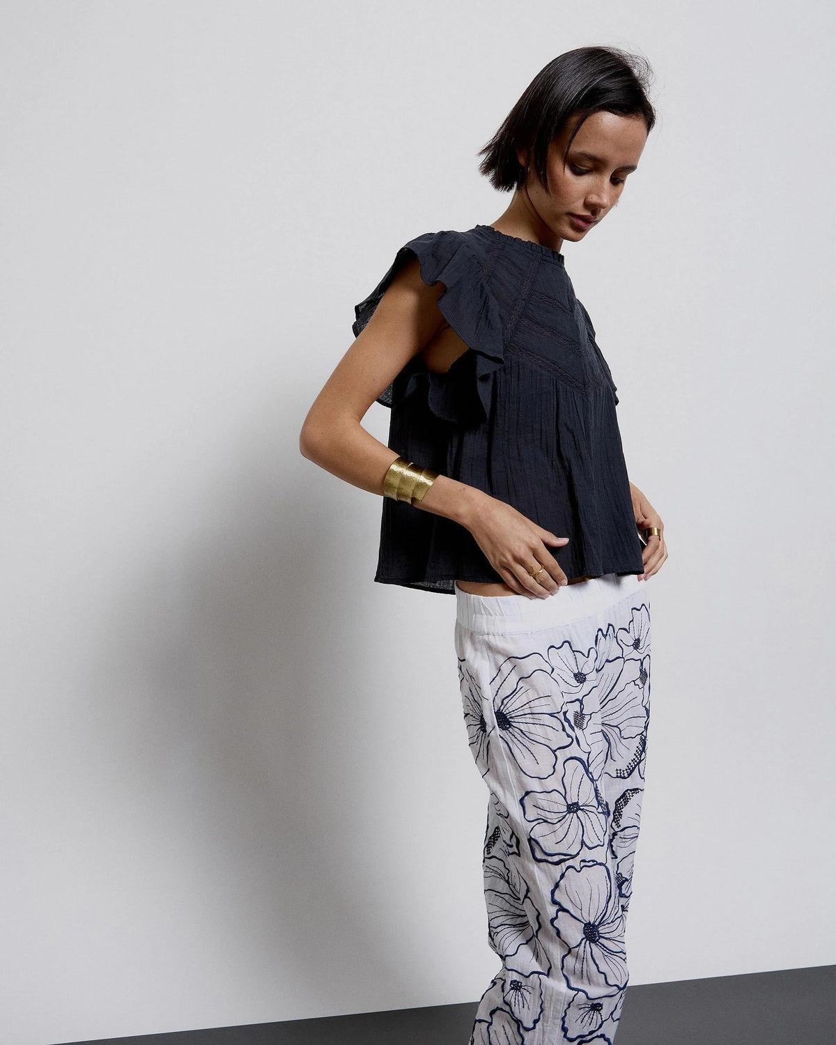 BLUSA MANGA CORTA VOLANTES PUNTILLAS