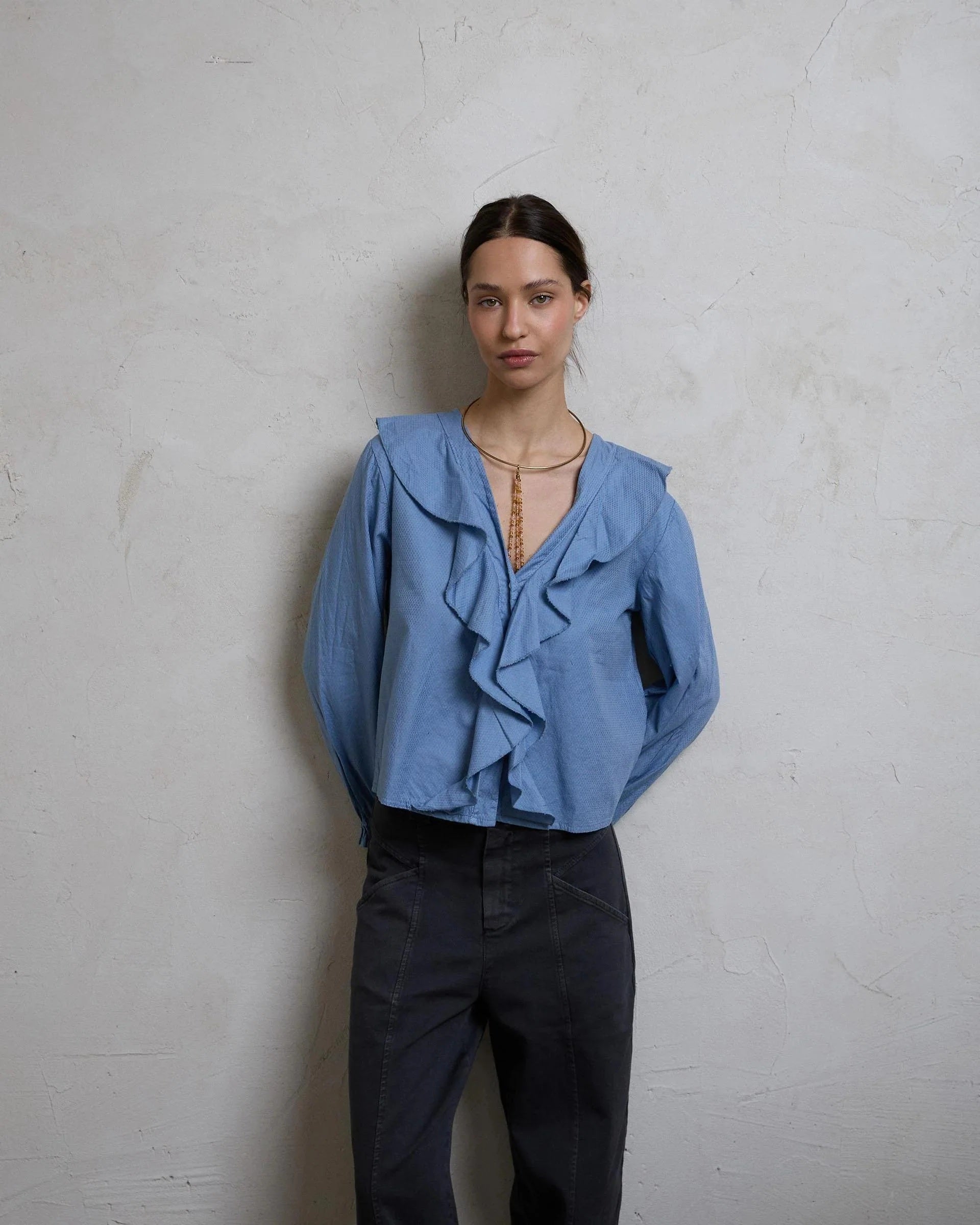BLUSA CUELLO VOLANTE EN V
