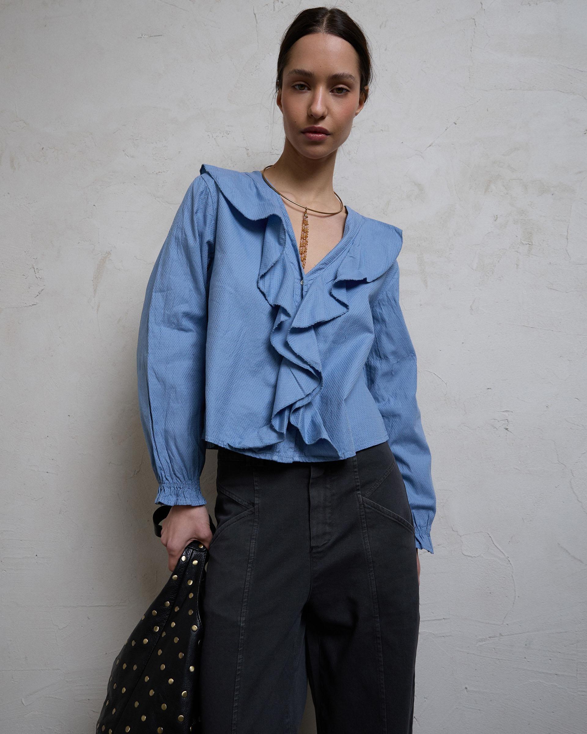 BLUSA CUELLO VOLANTE EN V