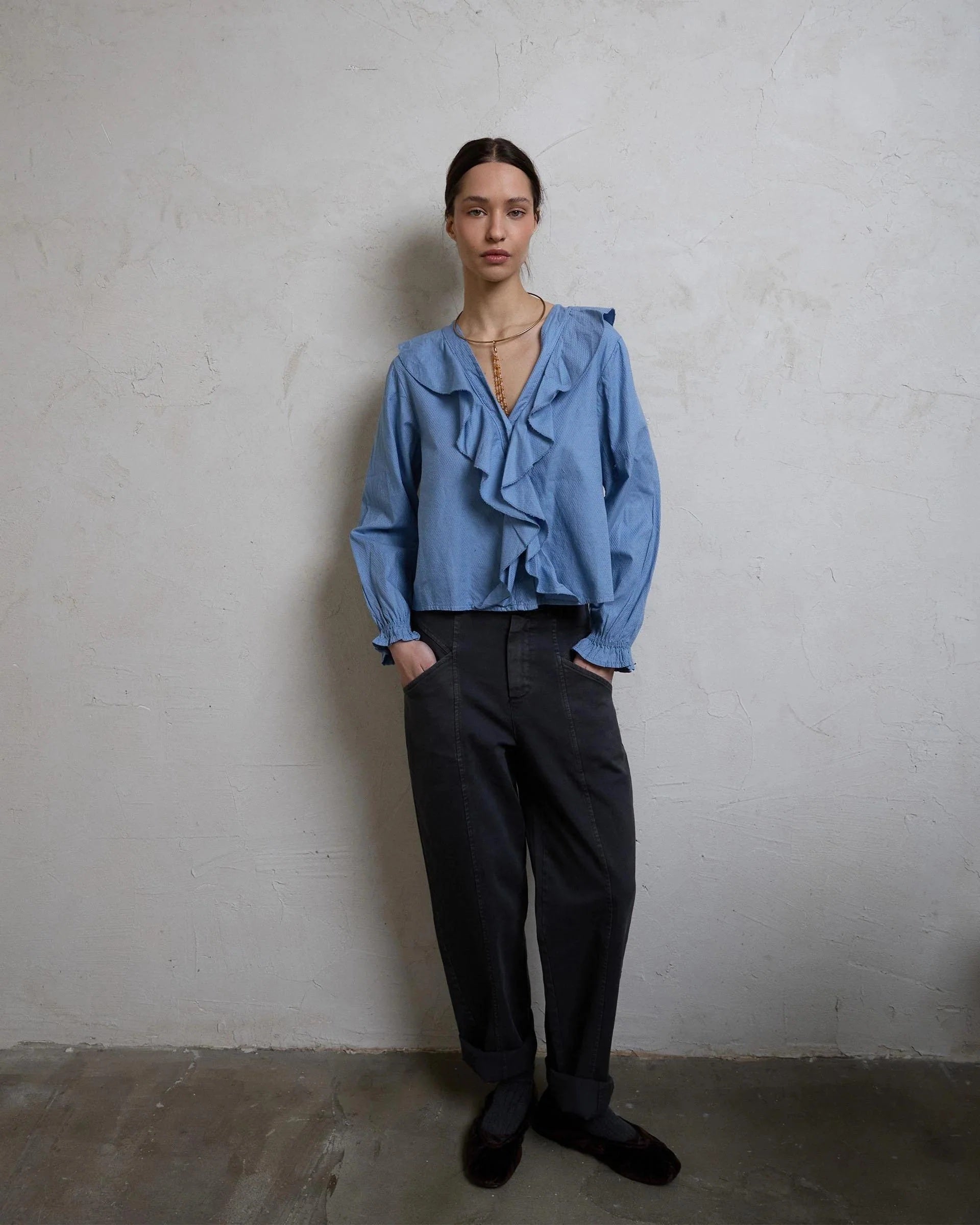 BLUSA CUELLO VOLANTE EN V