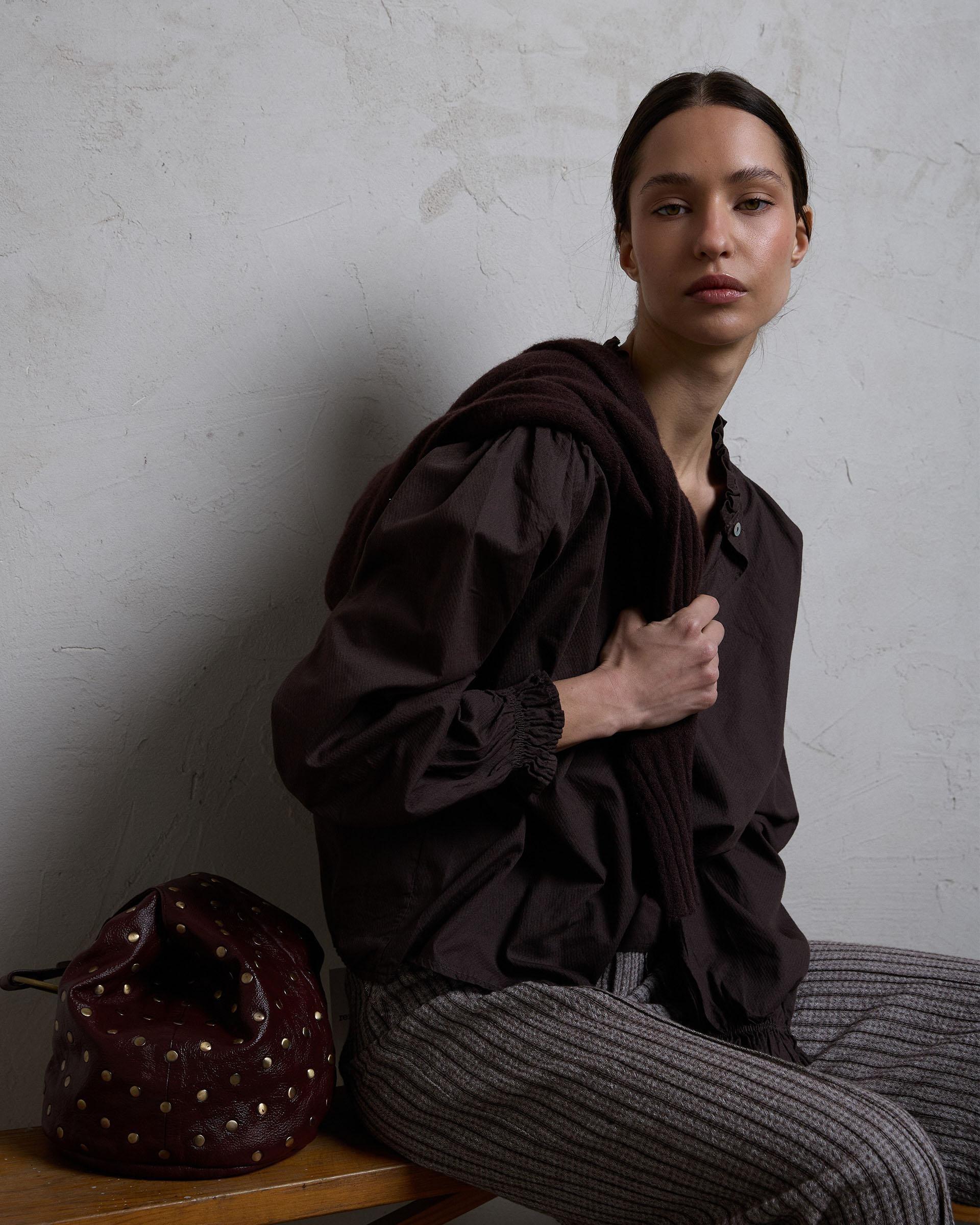 BLUSA DETALLE VOLANTE CUELLO