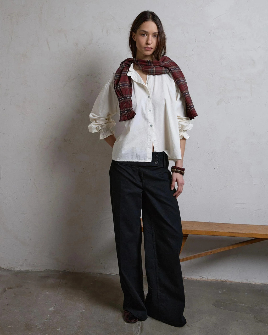 BLUSA DETALLE CUELLO VOLANTE
