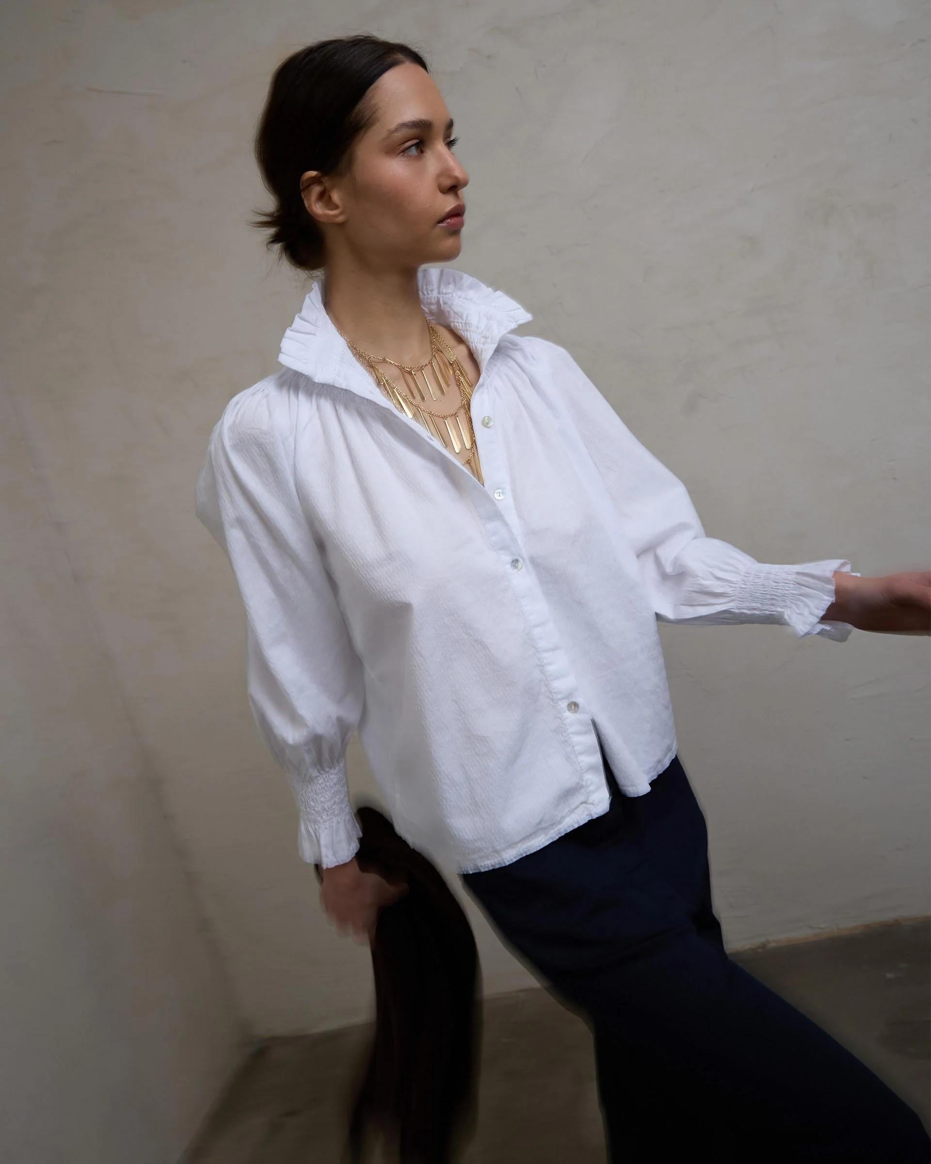 BLUSA NIDO DE ABEJA CUELLO