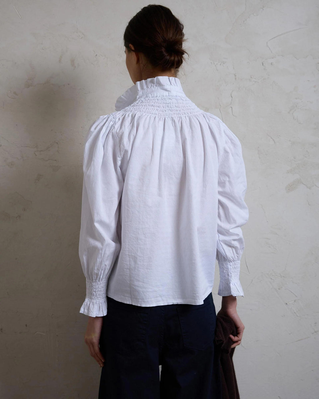 BLUSA NIDO DE ABEJA CUELLO