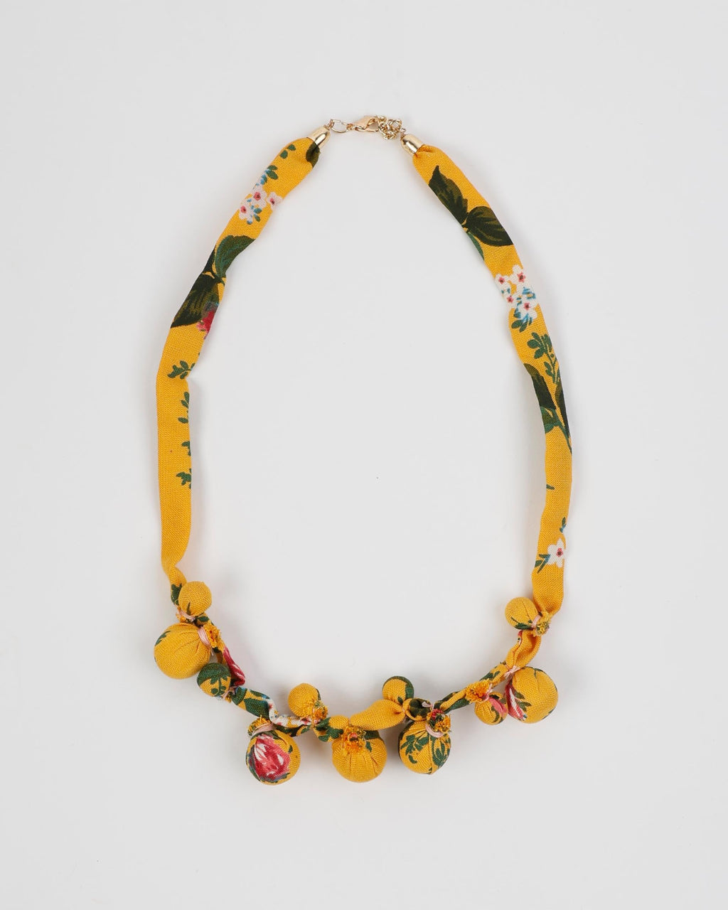 COLLAR ESTAMPADO FLORES BOLITAS