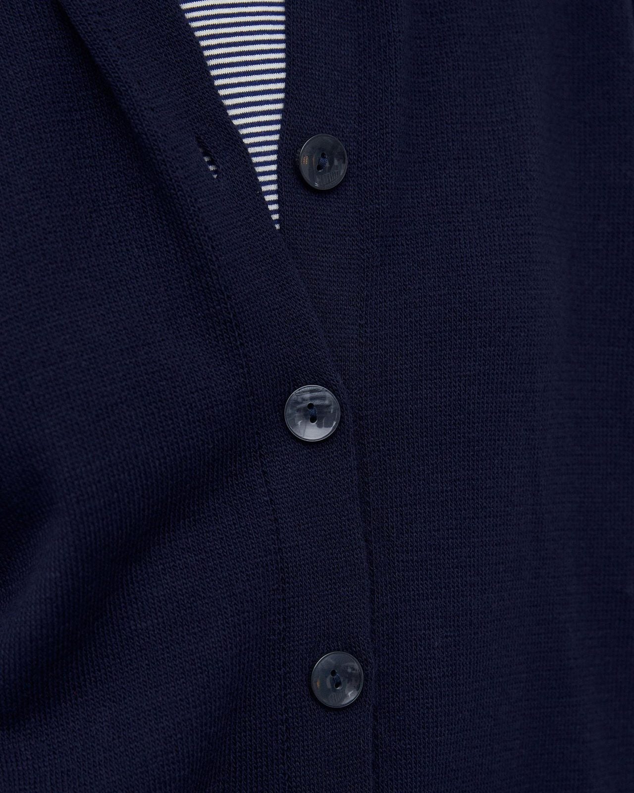 Chaqueta Punto Cuello Subido Pico Azul Marino