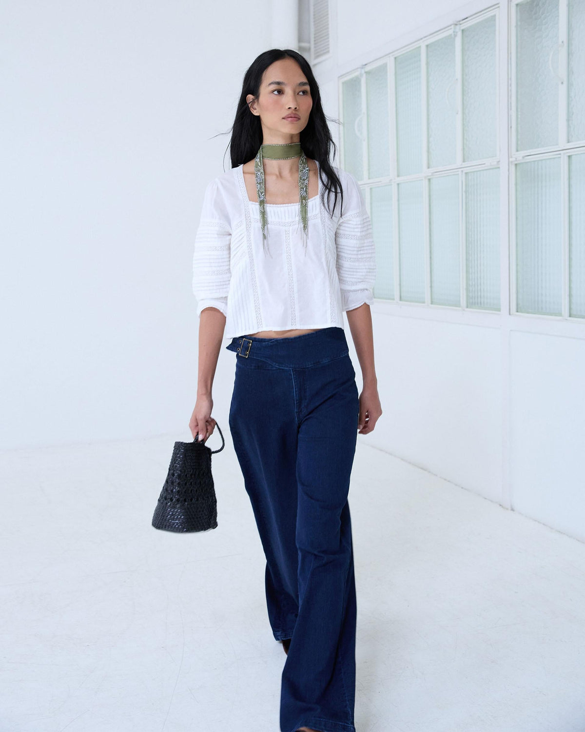 BLUSA ESCOTE CUADRADO PUNTILLAS