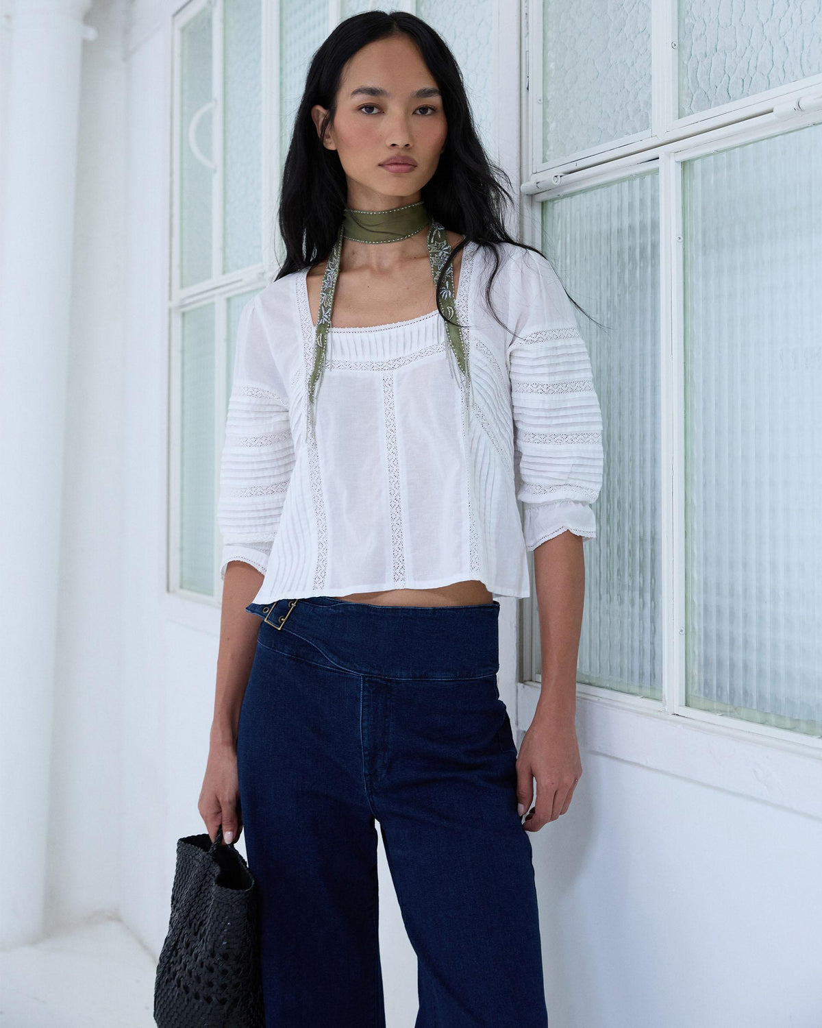 BLUSA ESCOTE CUADRADO PUNTILLAS