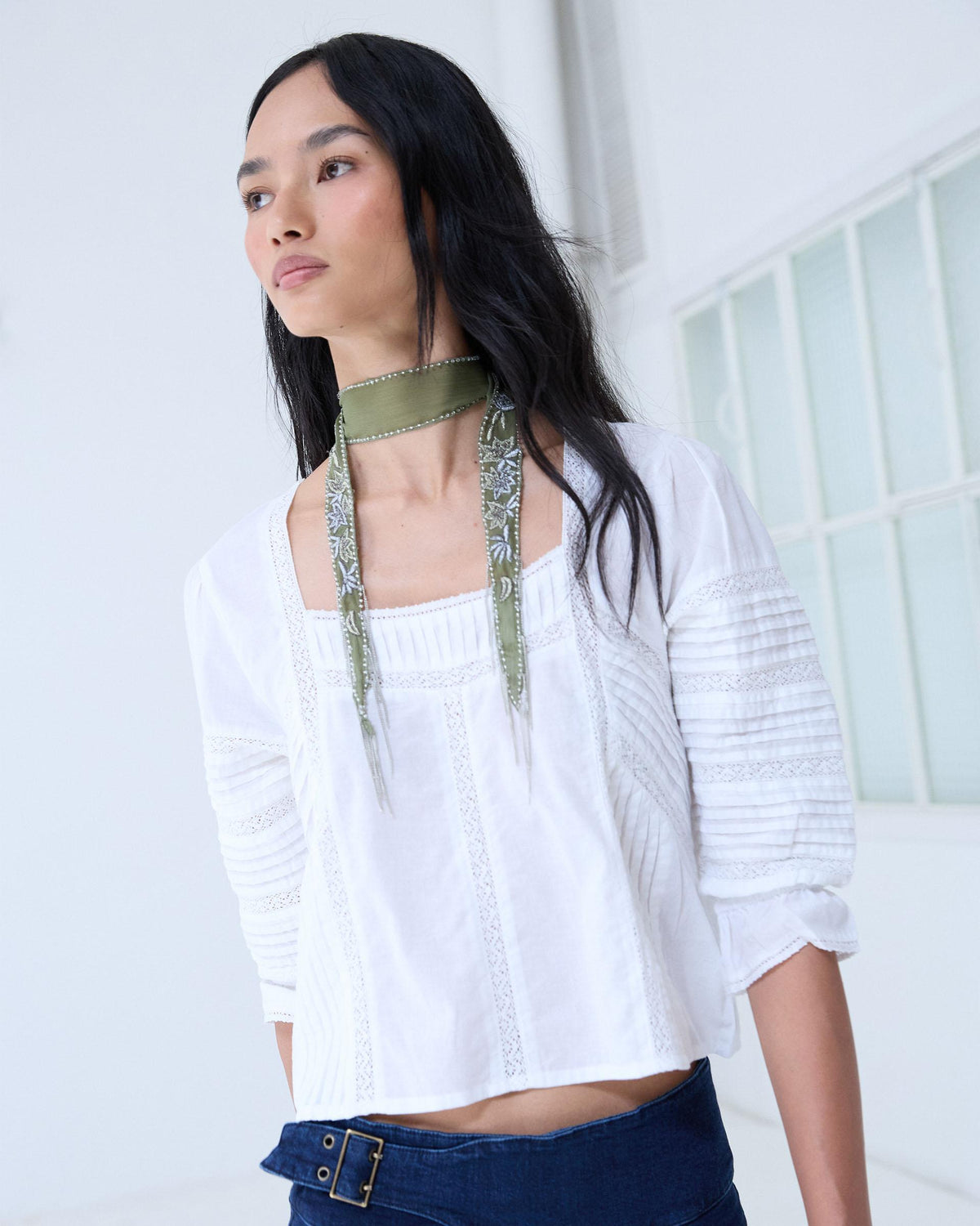 BLUSA ESCOTE CUADRADO PUNTILLAS