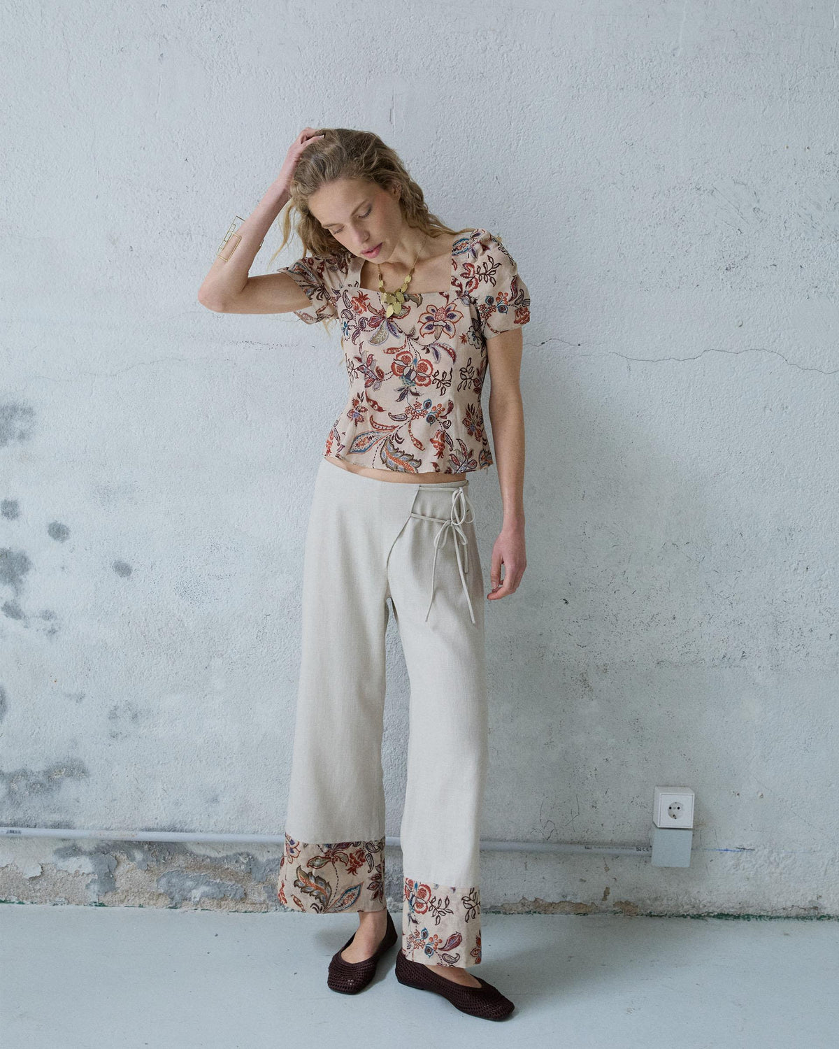 PANTALÓN LAZADAS BAJO ESTAMPADO