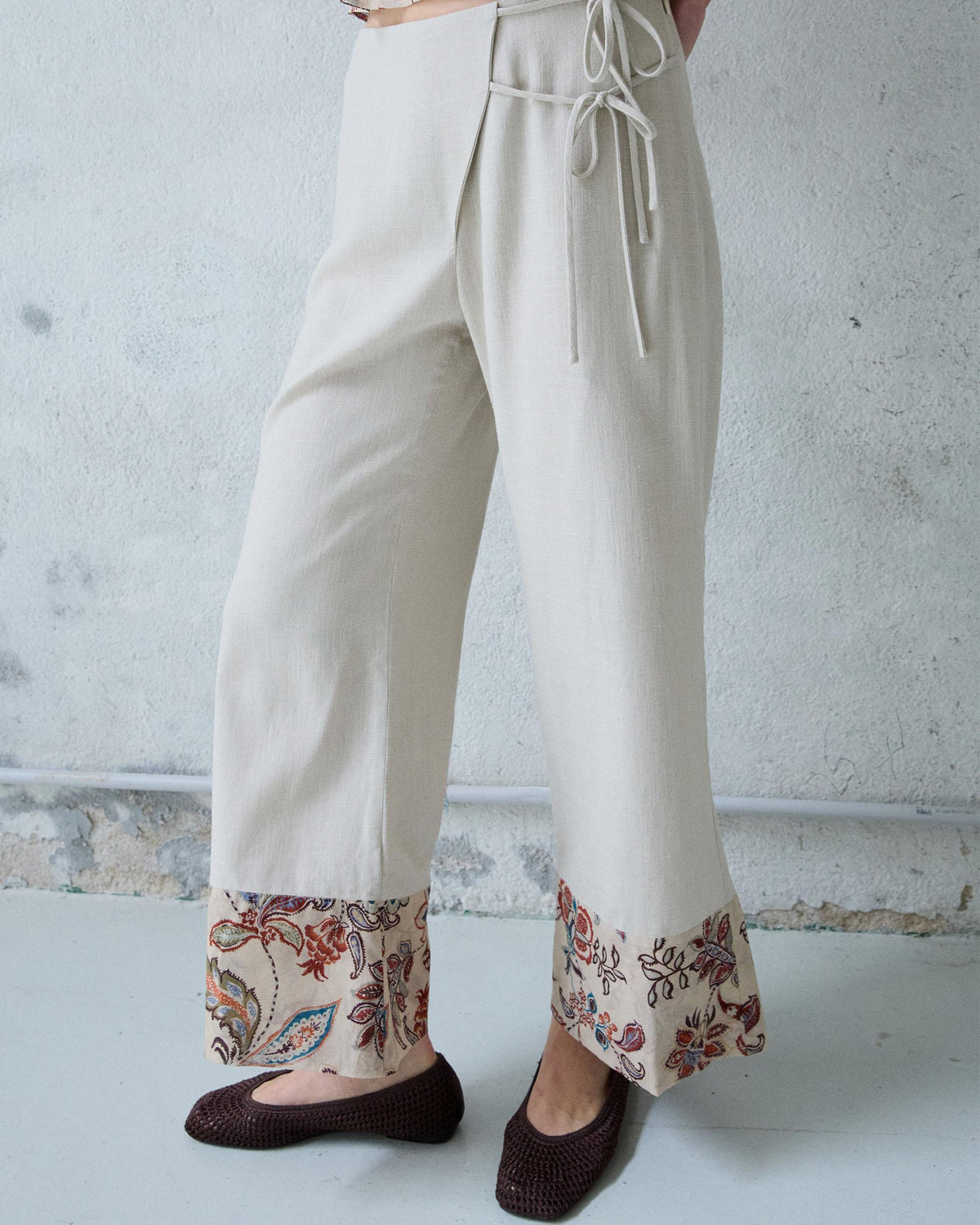 PANTALÓN LAZADAS BAJO ESTAMPADO