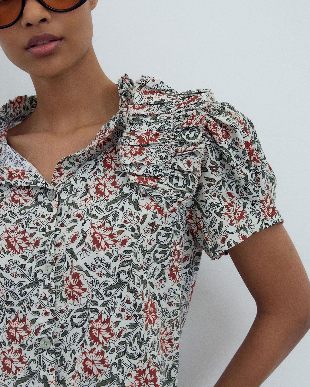 BLUSA MANGA ABULLONADA VOLANTE ESTAMPADA