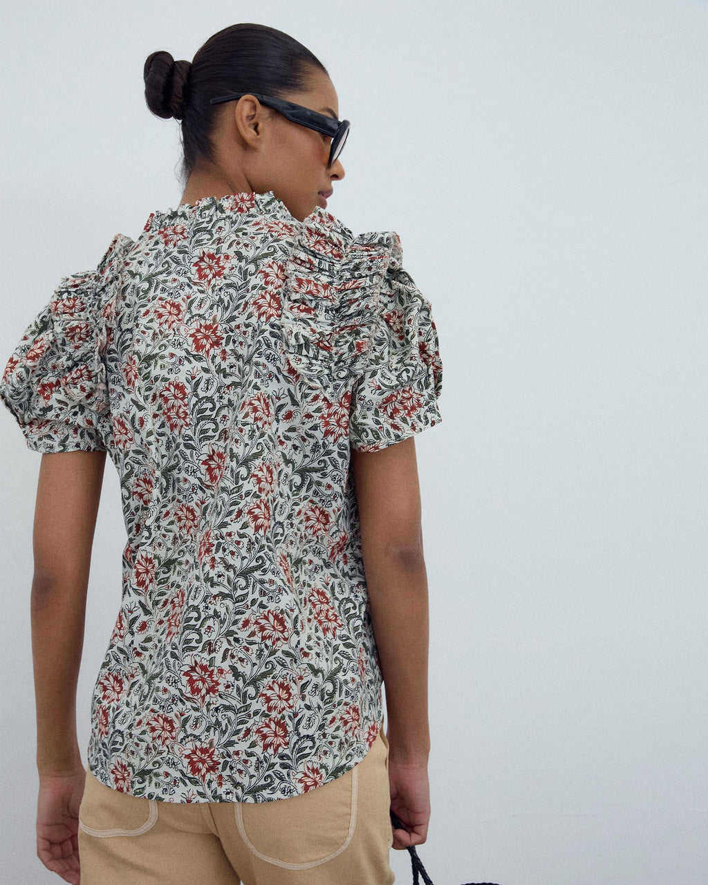 BLUSA MANGA ABULLONADA VOLANTE ESTAMPADA