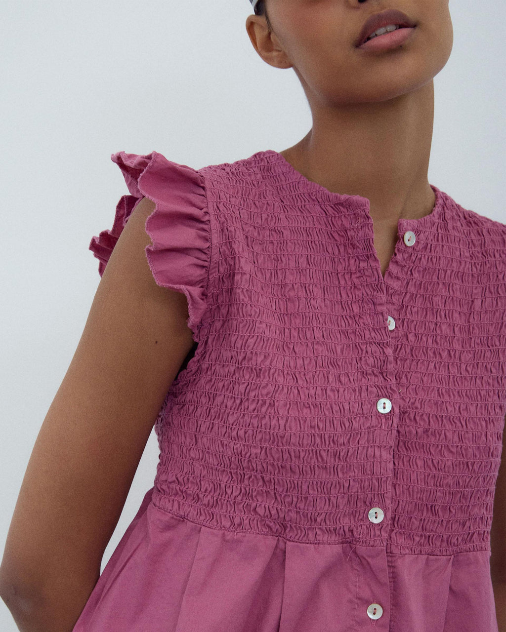 BLUSA NIDO DE ABEJA BOTONES DELANTERO