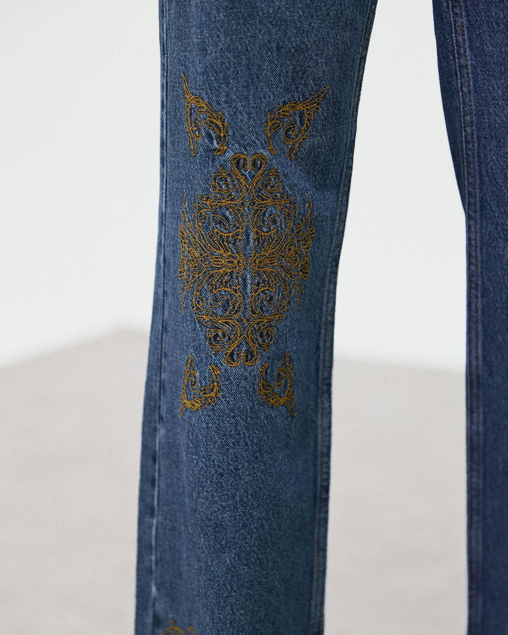 JEANS BORDADOS ETNICOS