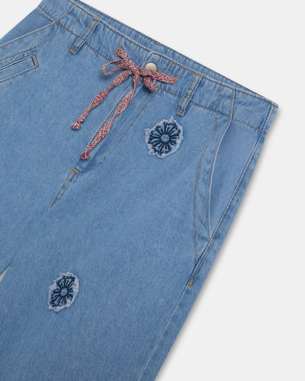 JEANS PARCHES FLORALES