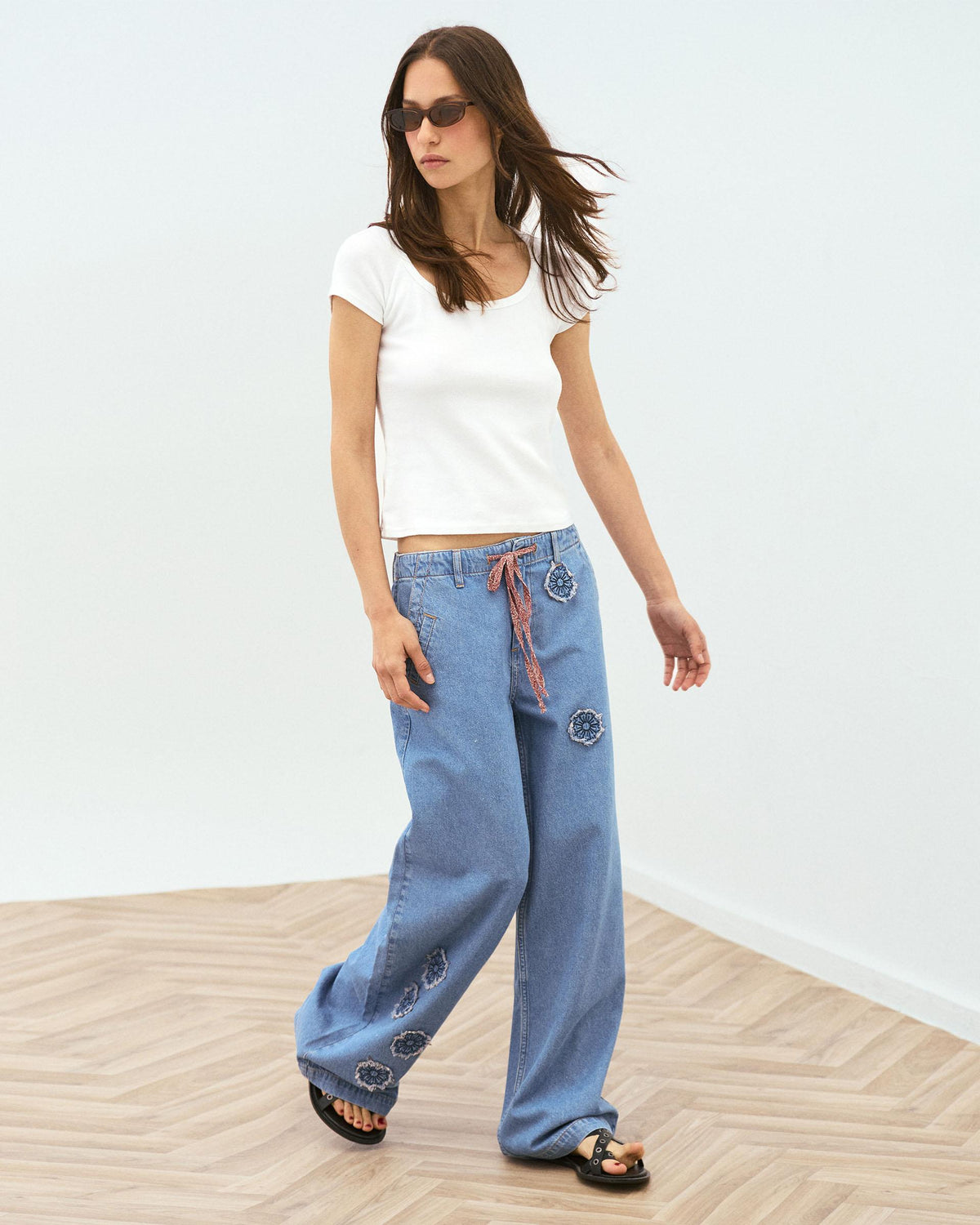 JEANS PARCHES FLORALES