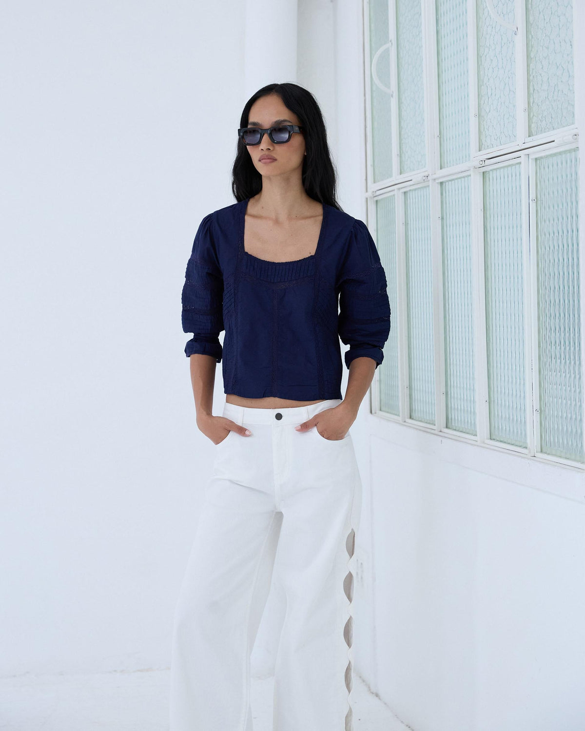 BLUSA ESCOTE CUADRADO PUNTILLAS