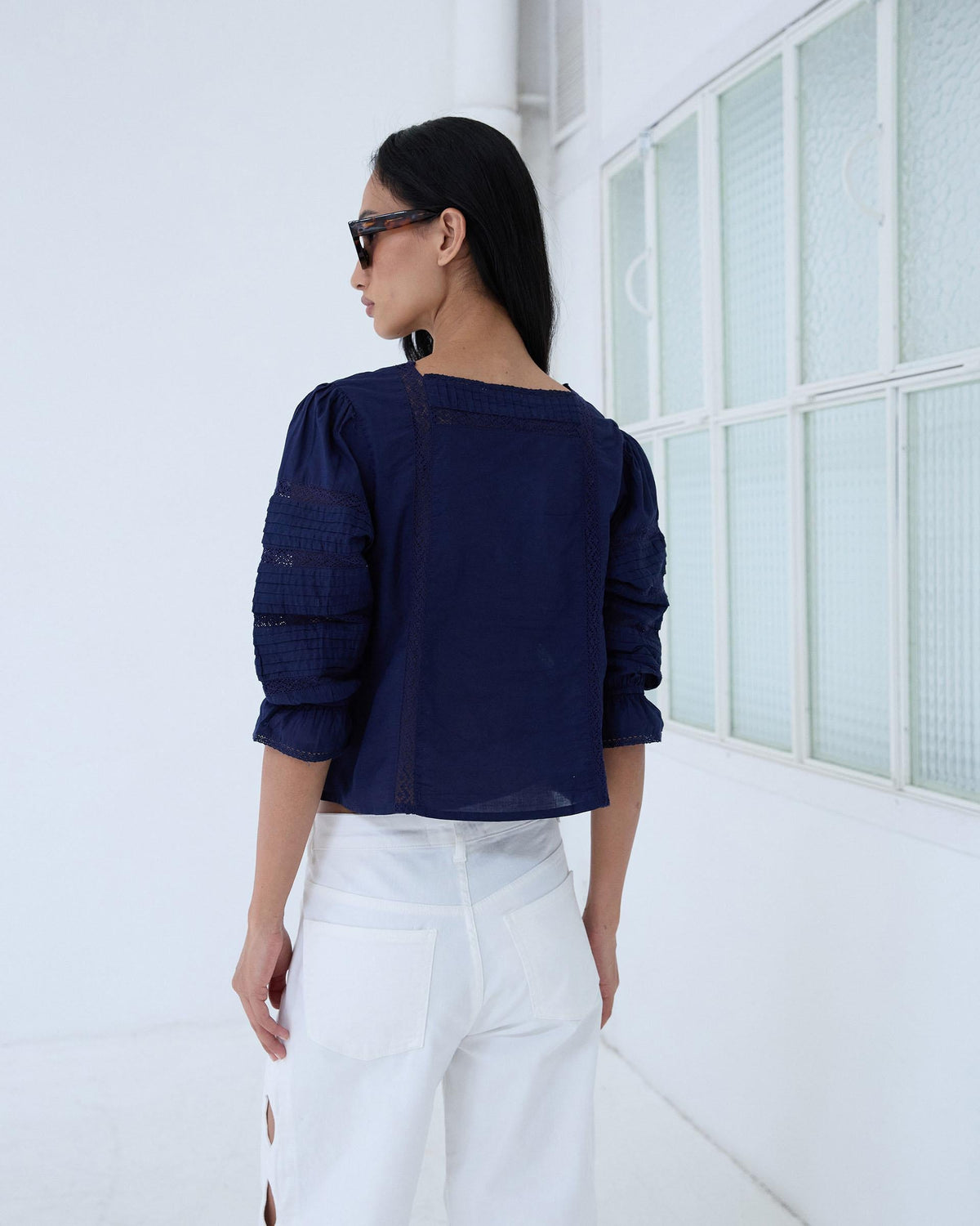 BLUSA ESCOTE CUADRADO PUNTILLAS