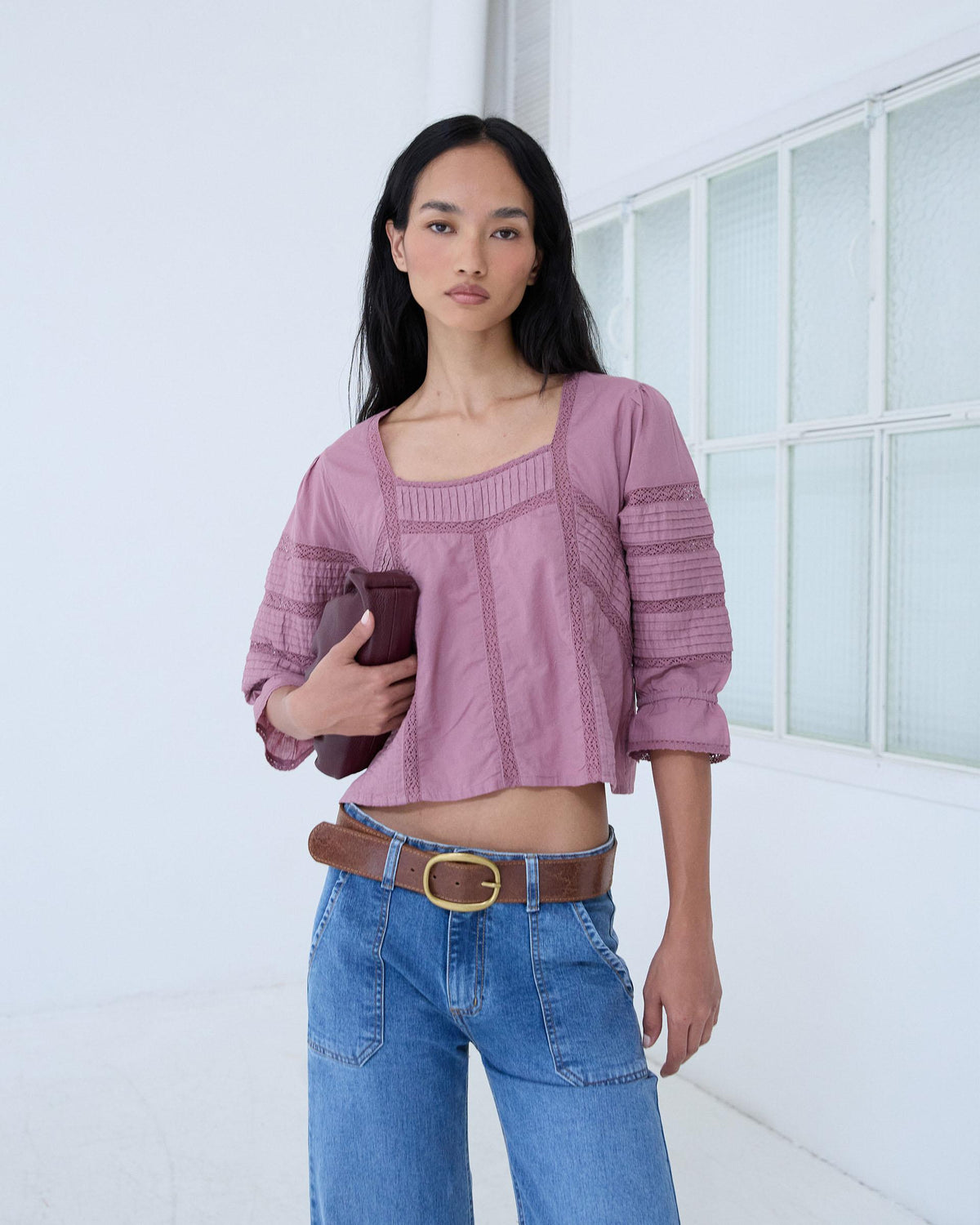 BLUSA ESCOTE CUADRADO PUNTILLAS