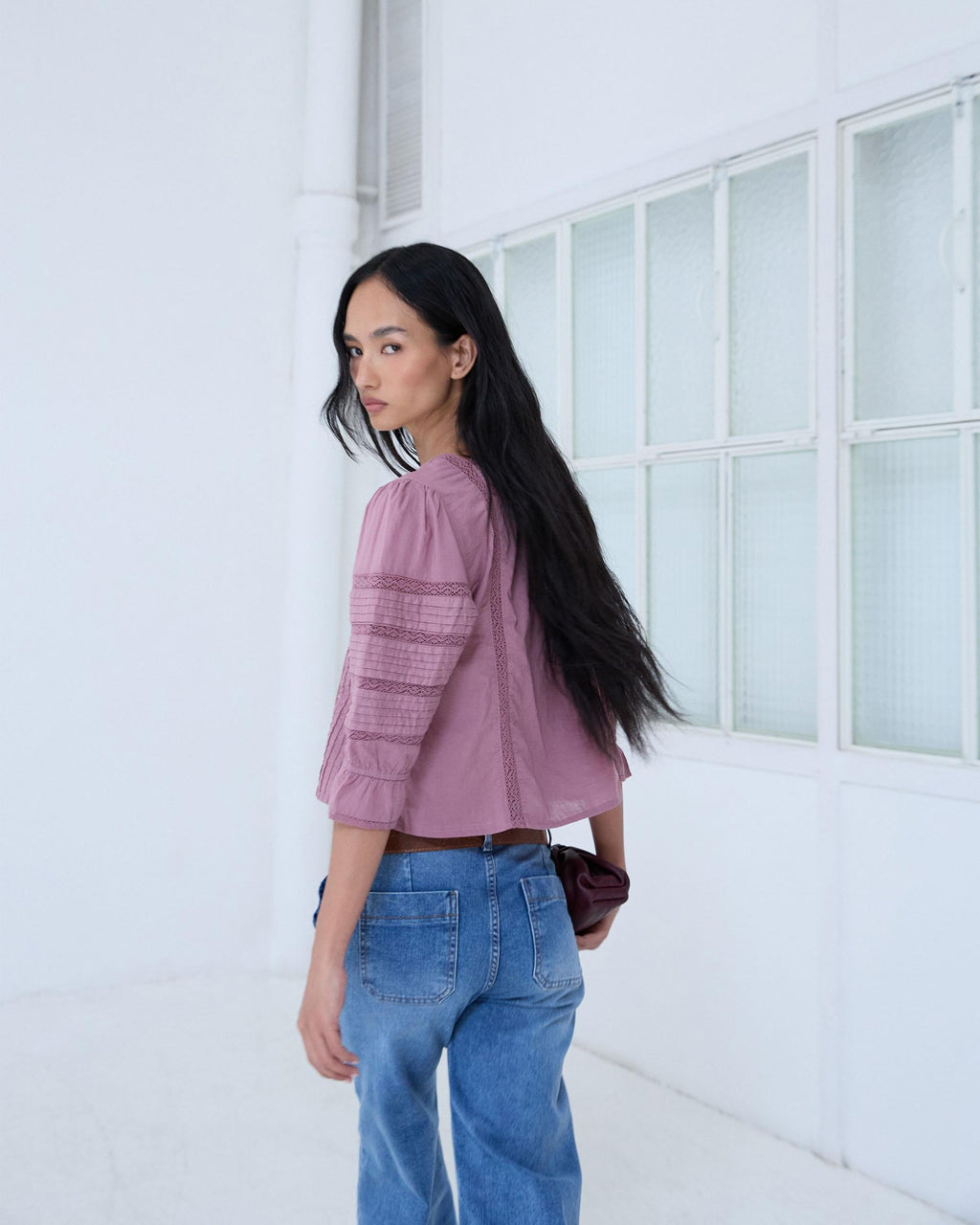 BLUSA ESCOTE CUADRADO PUNTILLAS