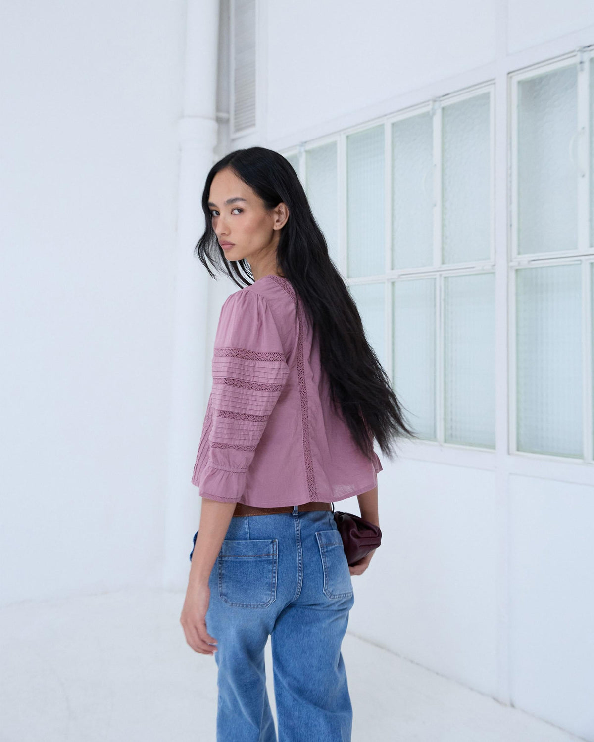 BLUSA ESCOTE CUADRADO PUNTILLAS
