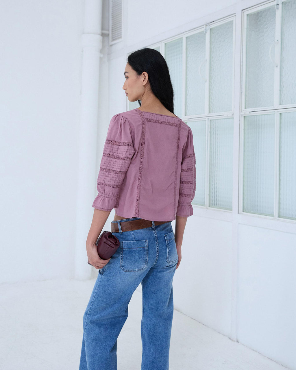 BLUSA ESCOTE CUADRADO PUNTILLAS