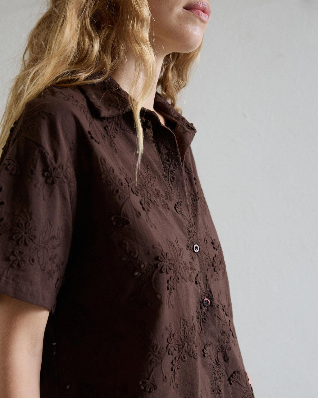 CAMISA MANGA CORTA TROQUELADOS