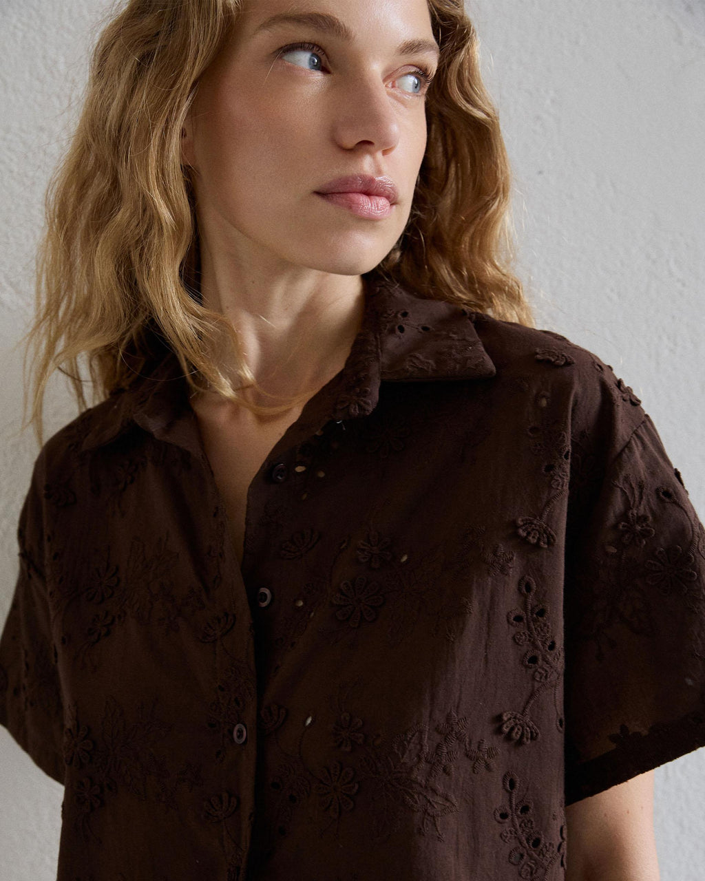 CAMISA MANGA CORTA TROQUELADOS