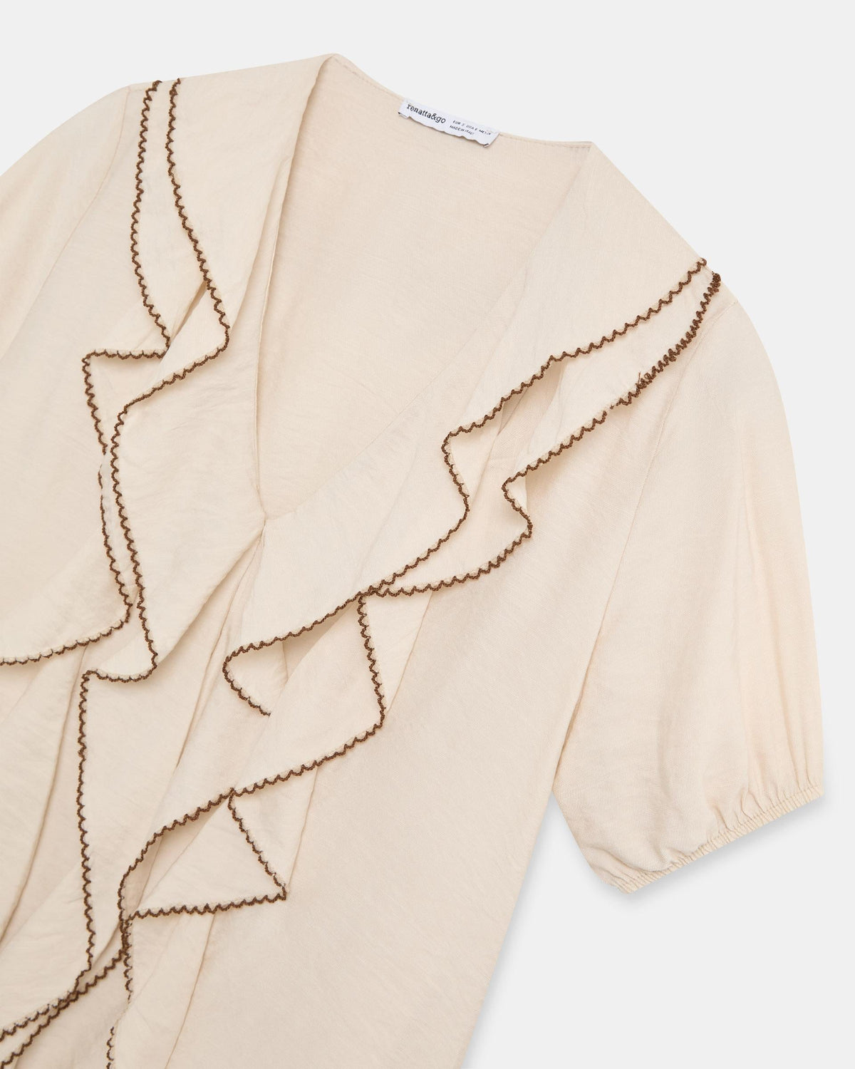 BLUSA VOLANTES DELANTEROS VIVO CONTRASTE