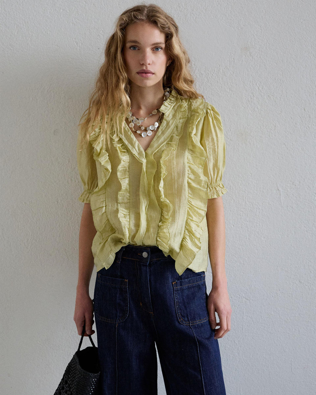 BLUSA MANGA CORTA VOLANTES ESCOTE V