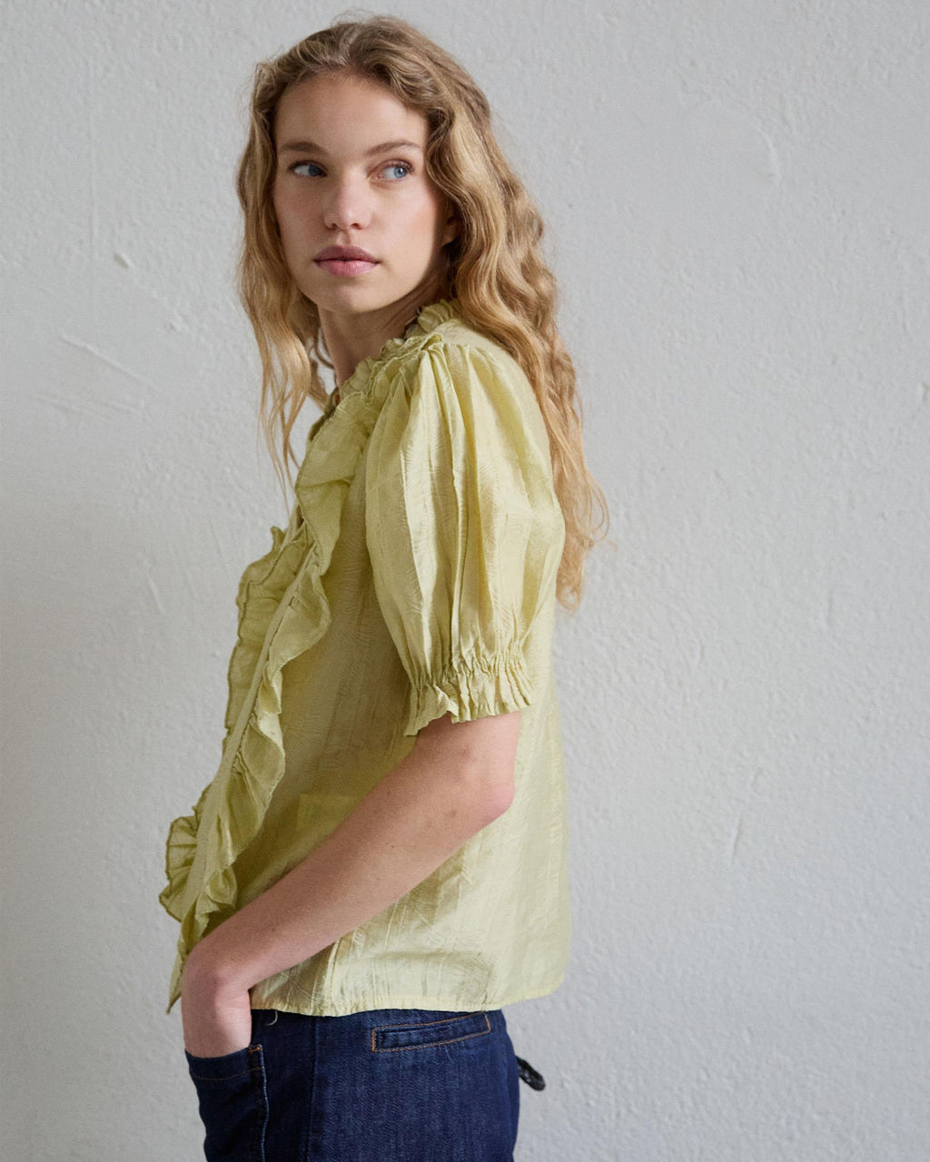 BLUSA MANGA CORTA VOLANTES ESCOTE V