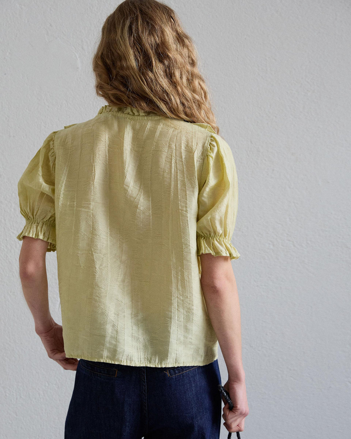BLUSA MANGA CORTA VOLANTES ESCOTE V