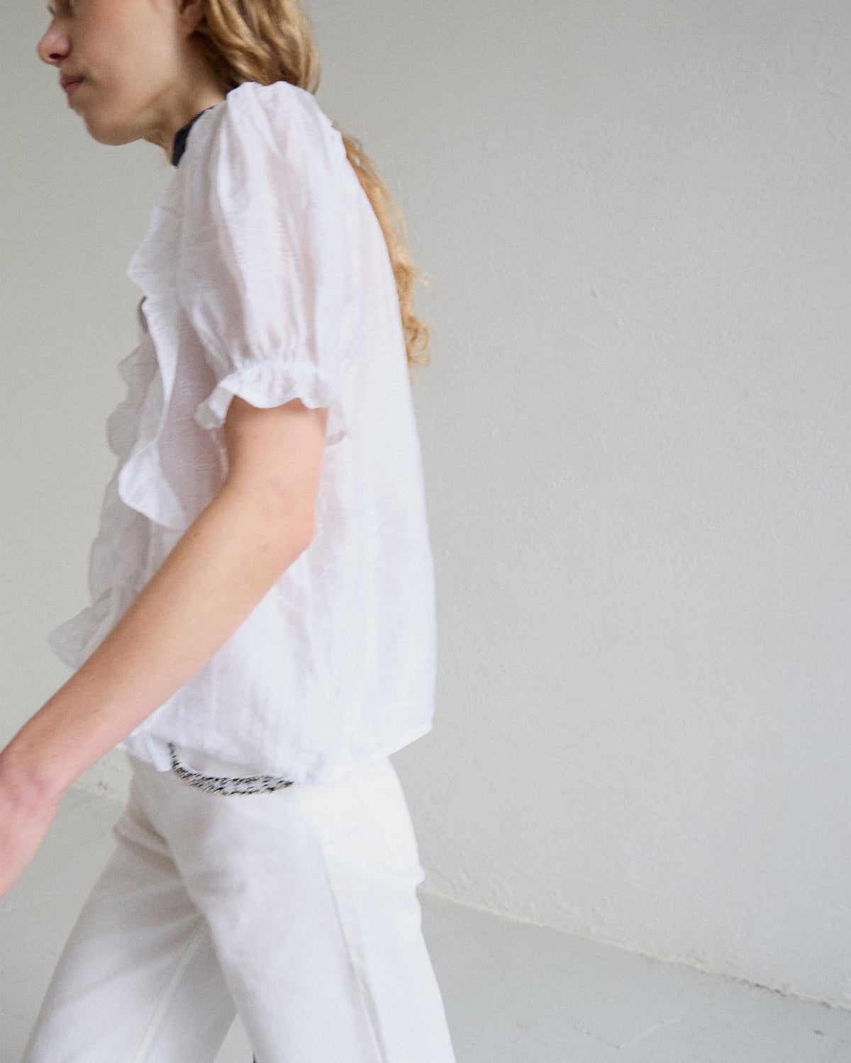 BLUSA MANGA CORTA VOLANTES ESCOTE V