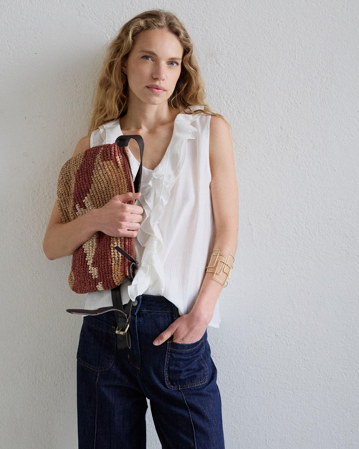 BLUSA SIN MANGAS VOLANTES ESCOTE V