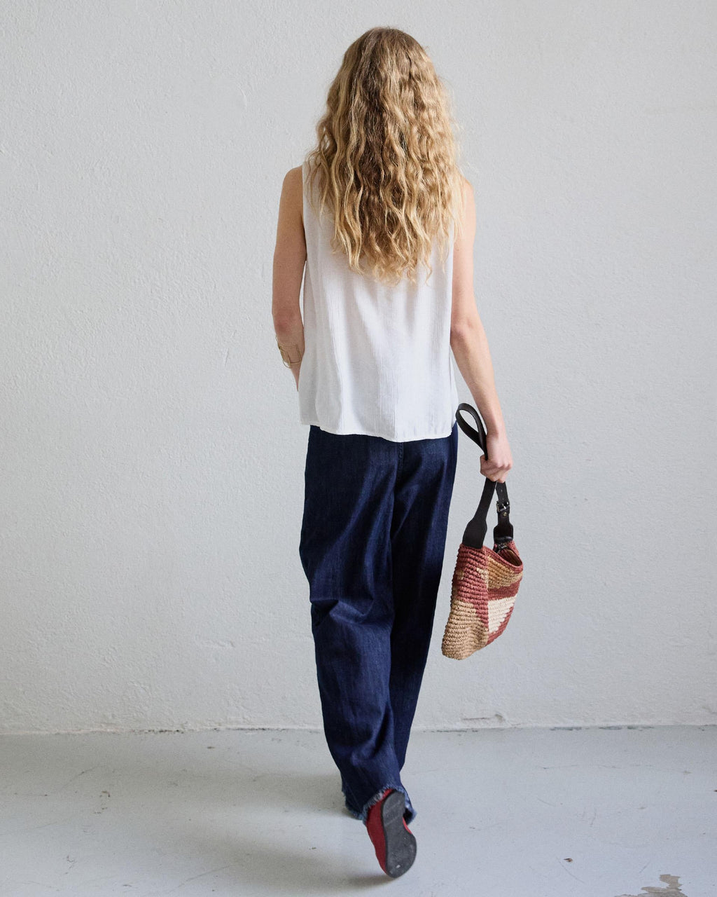 BLUSA SIN MANGAS VOLANTES ESCOTE V